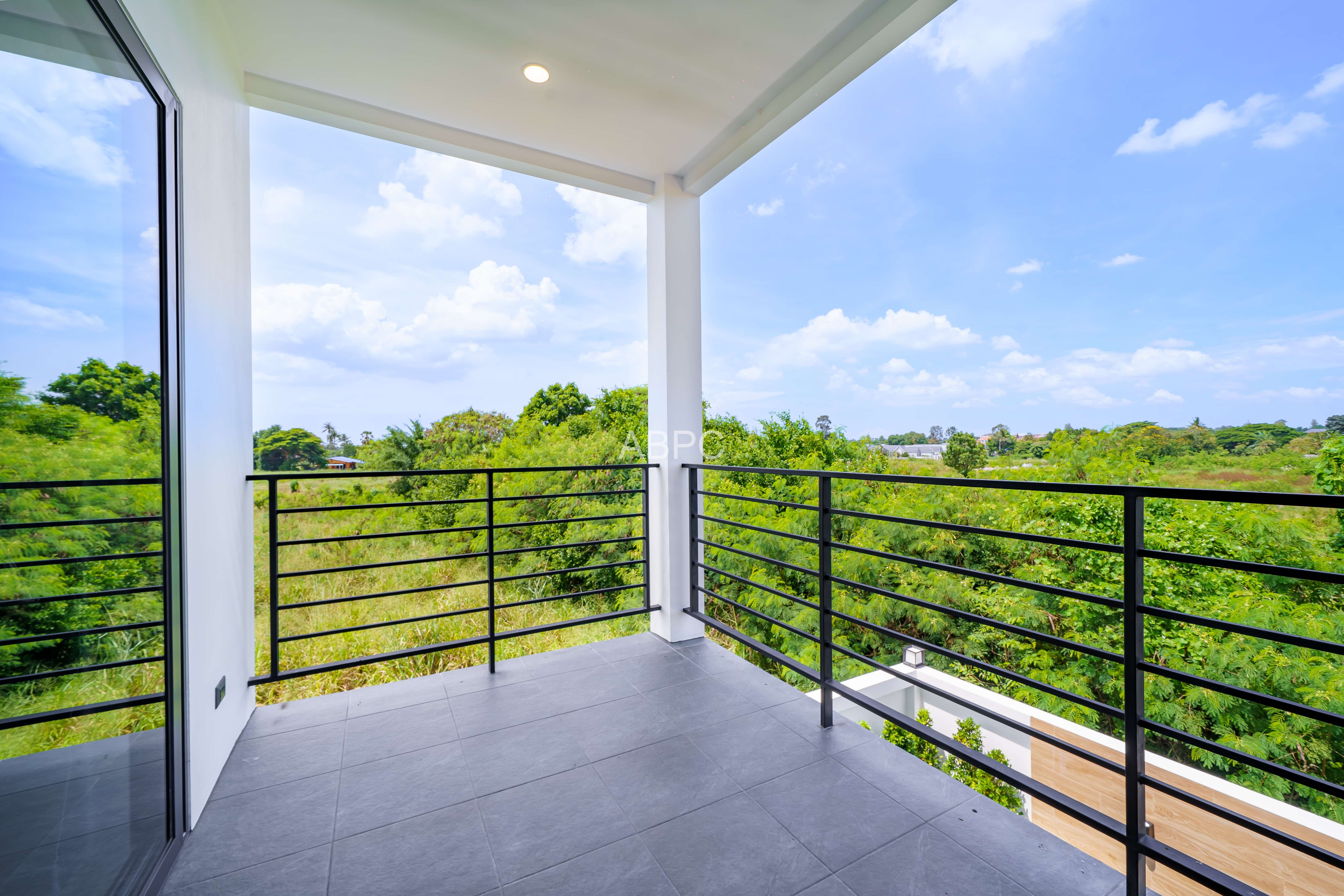Modern pool villa 4 Bedrooms 3 Bathrooms in Mapprachan photo 12