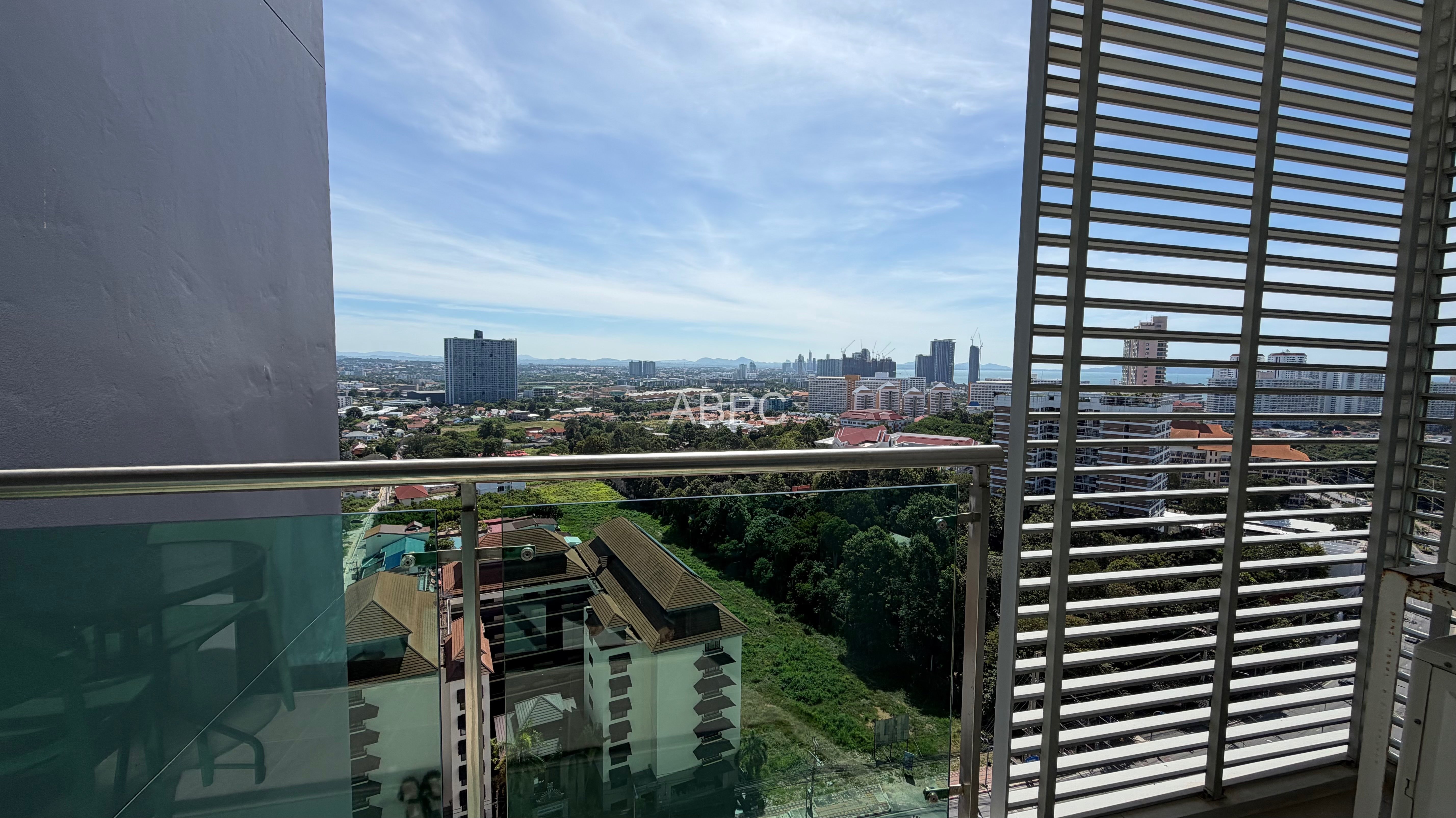 On Bath Bus Route 1 Bedroom Condo For Rent In Prahtamnak photo 4