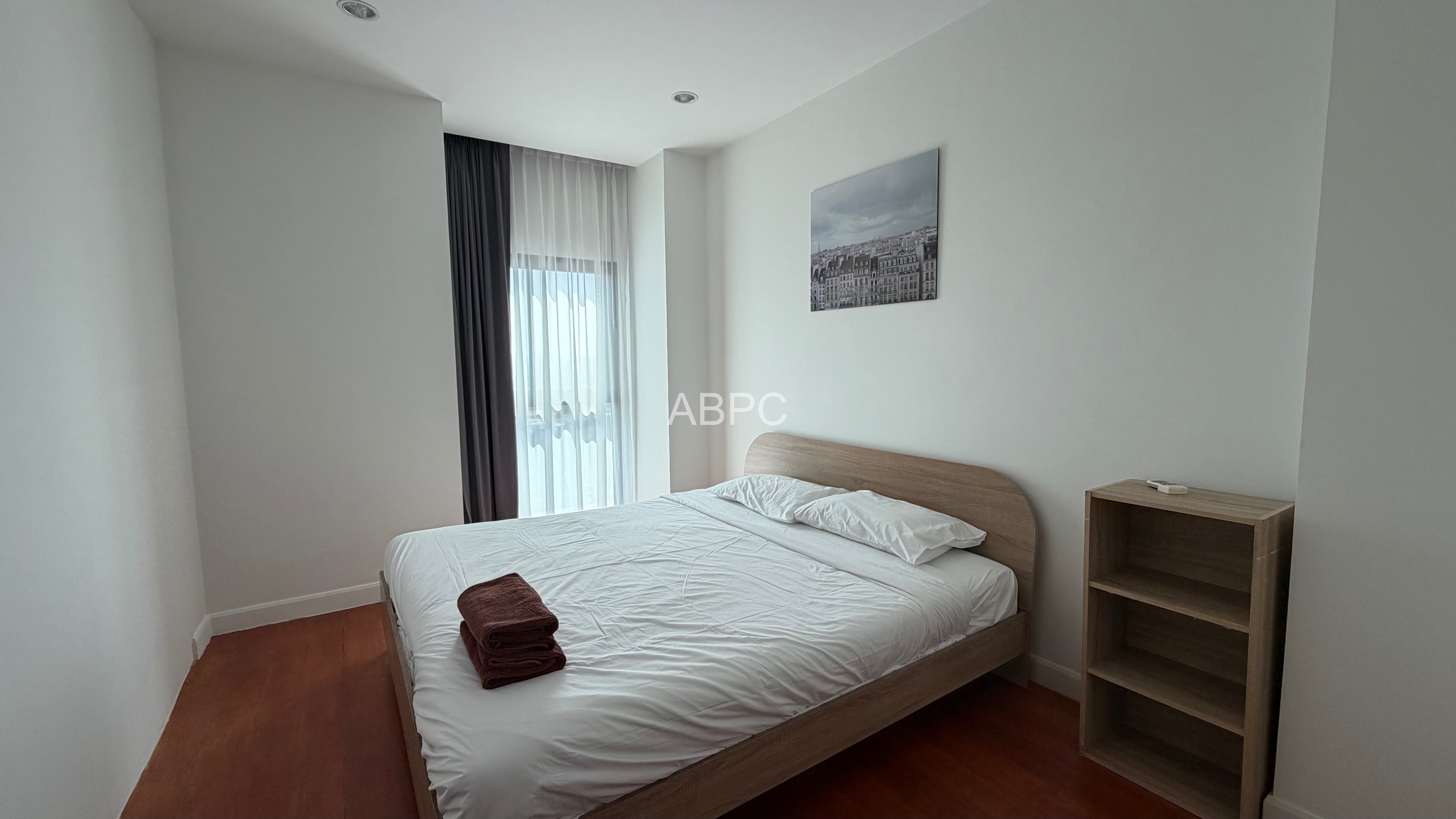 On Bath Bus Route 1 Bedroom Condo For Rent In Prahtamnak photo 3