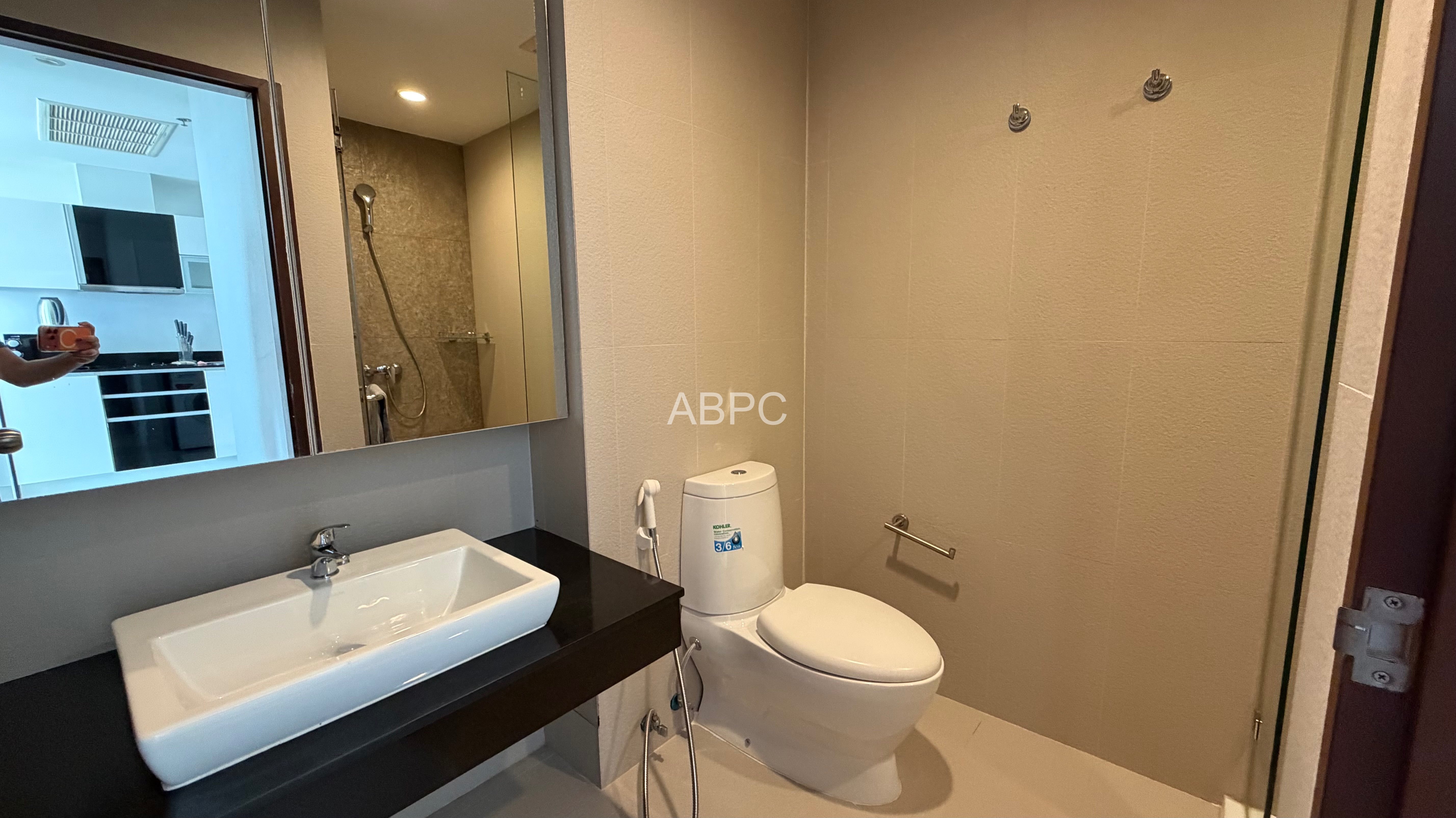 On Bath Bus Route 1 Bedroom Condo For Rent In Prahtamnak photo 10