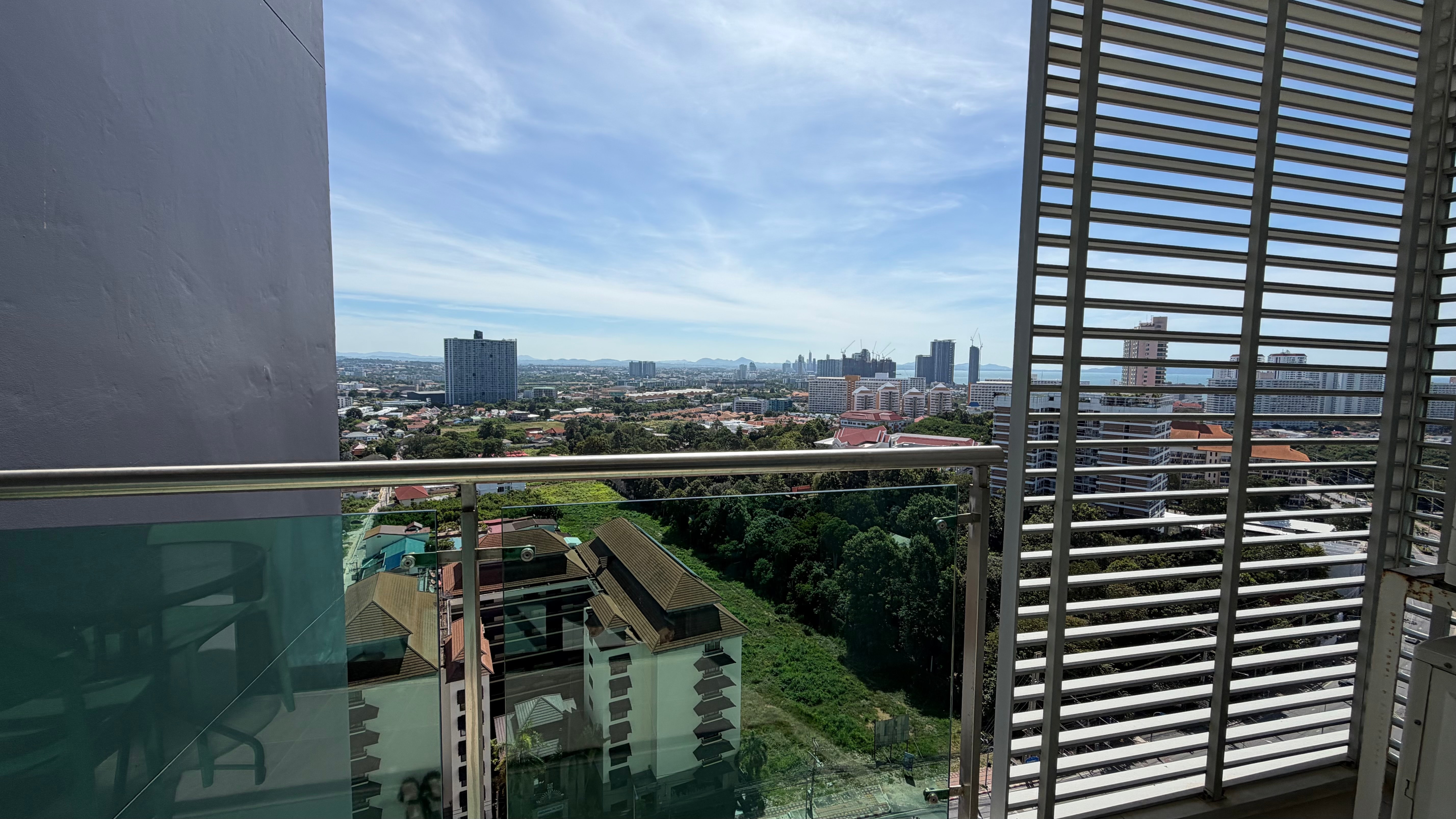 On Bath Bus Route 1 Bedroom Condo For Rent In Prahtamnak photo 15