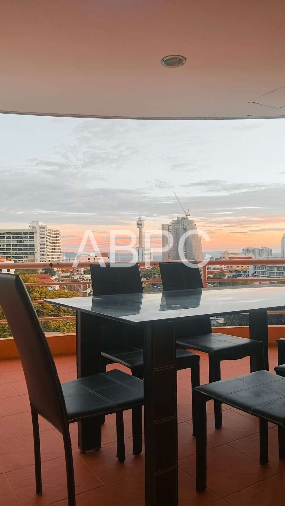 3 Bedroom 3 Bathroom in Pratumnak hill photo 4