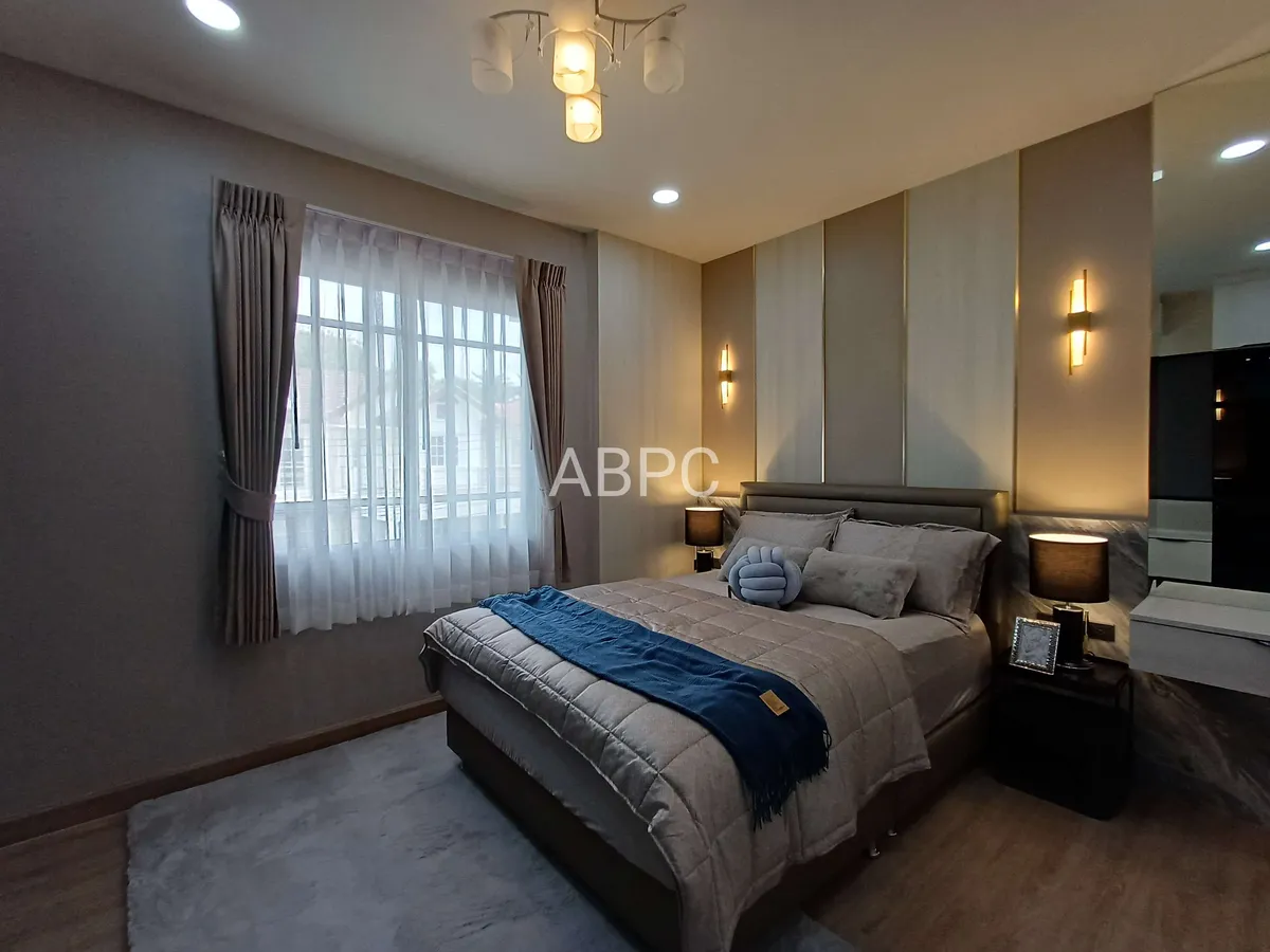 Newly Renovated 2-storey Pool Villa 4 bedroom 3 bathroom in Naklua for Sale photo 3