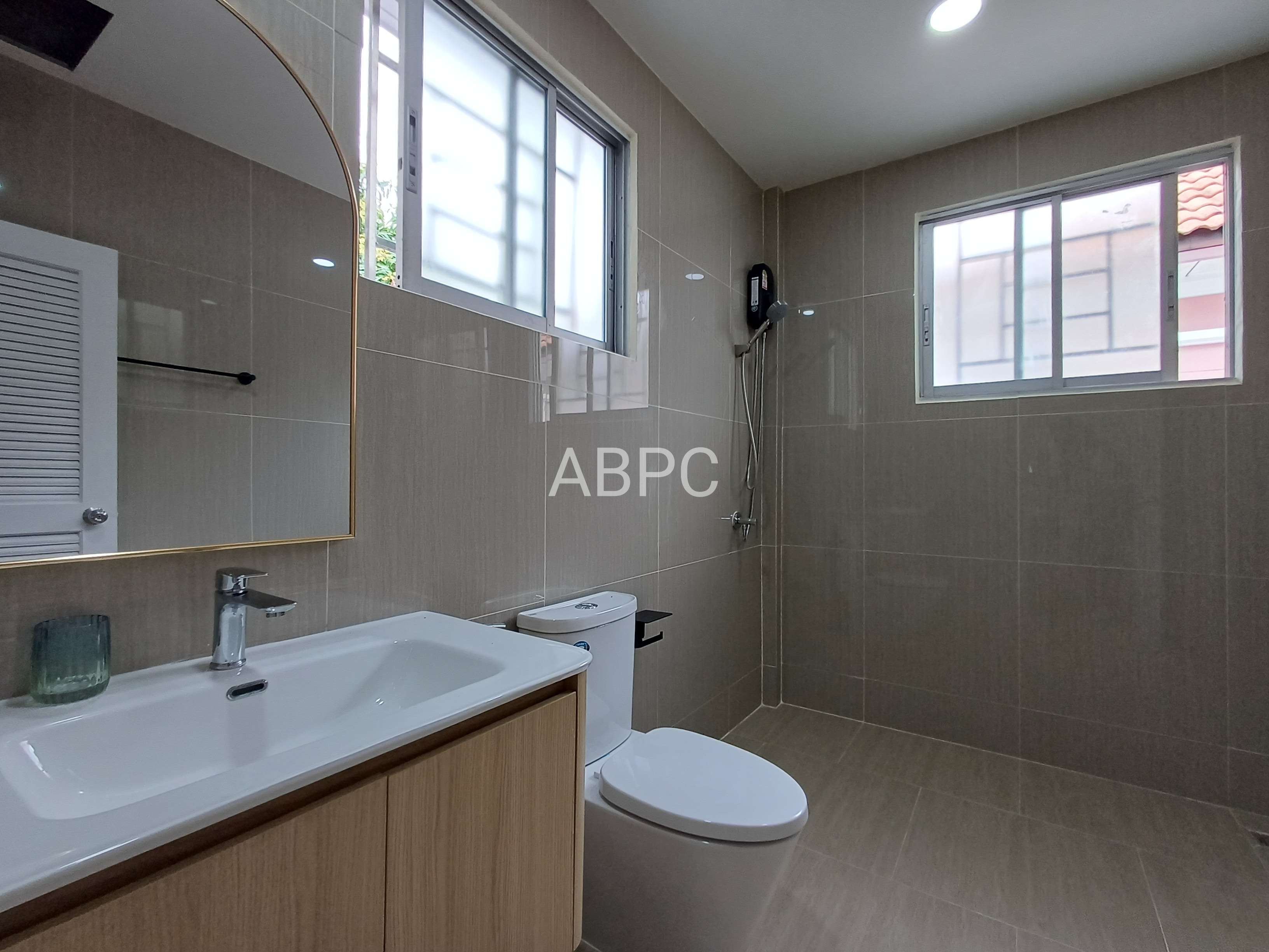 Newly Renovated 2-storey Pool Villa 4 bedroom 3 bathroom in Naklua for Sale photo 6