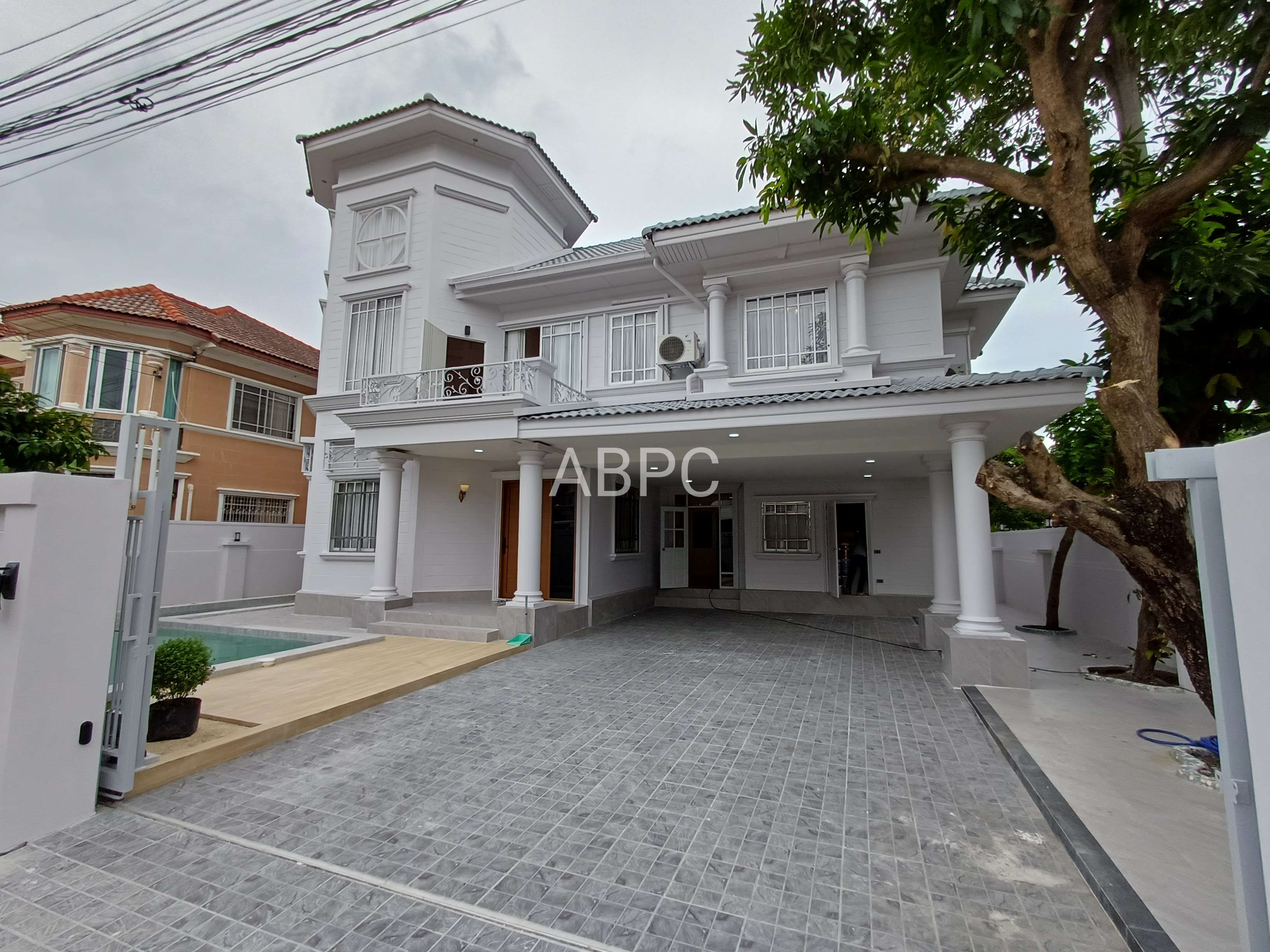 Newly Renovated 2-storey Pool Villa 4 bedroom 3 bathroom in Naklua for Sale photo 3