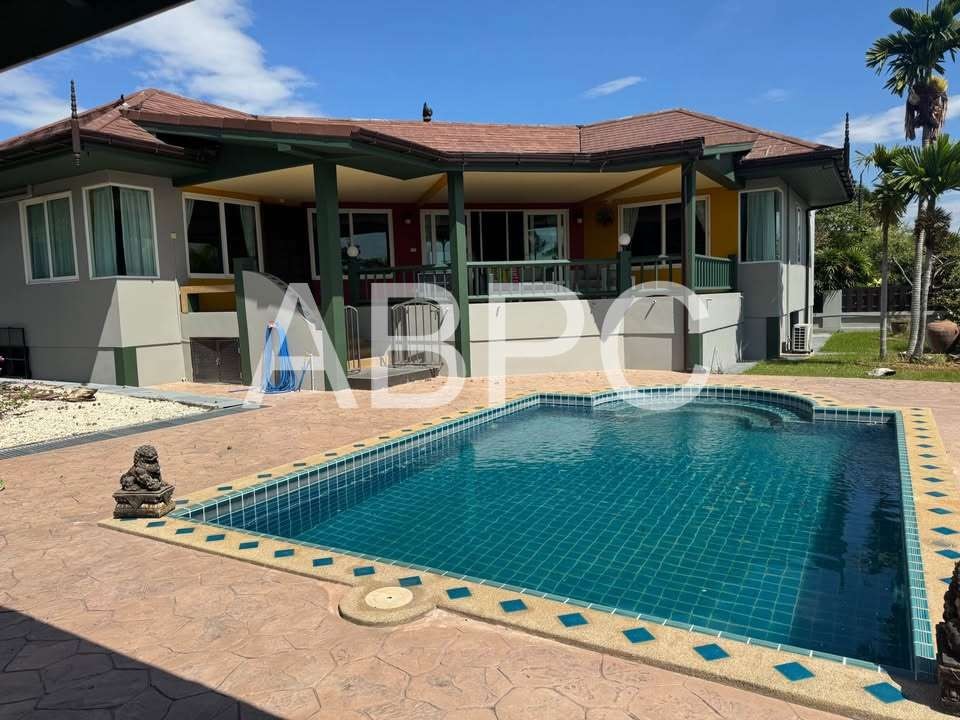 Beautiful 3-Bedroom Pool Villa with Lake View — Pet Friendly !
