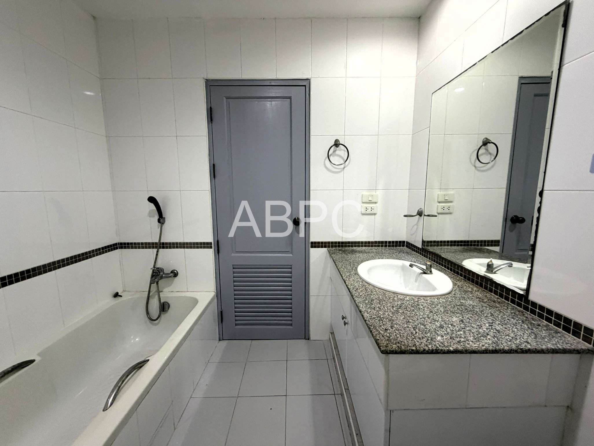 Well Presented Studio For Sale and Rent in Tepprasit photo 3