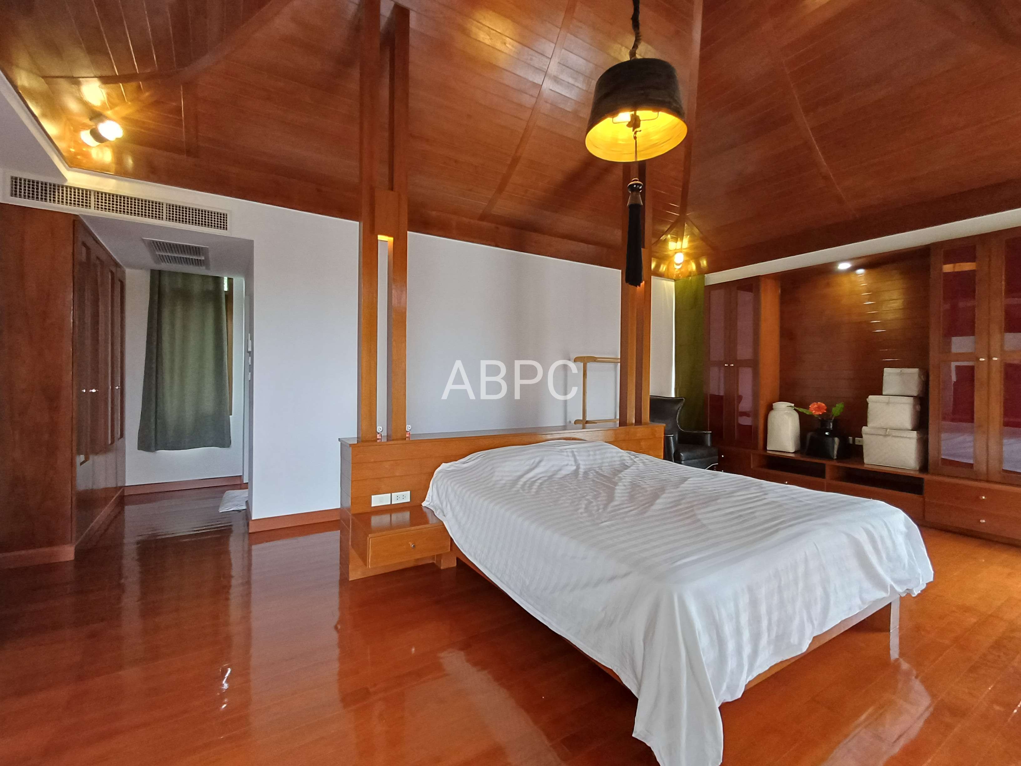 Stunning Luxury Pool Villa 5 bedrooms 5 bathrooms in East Pattaya for Sale/Rent photo 21