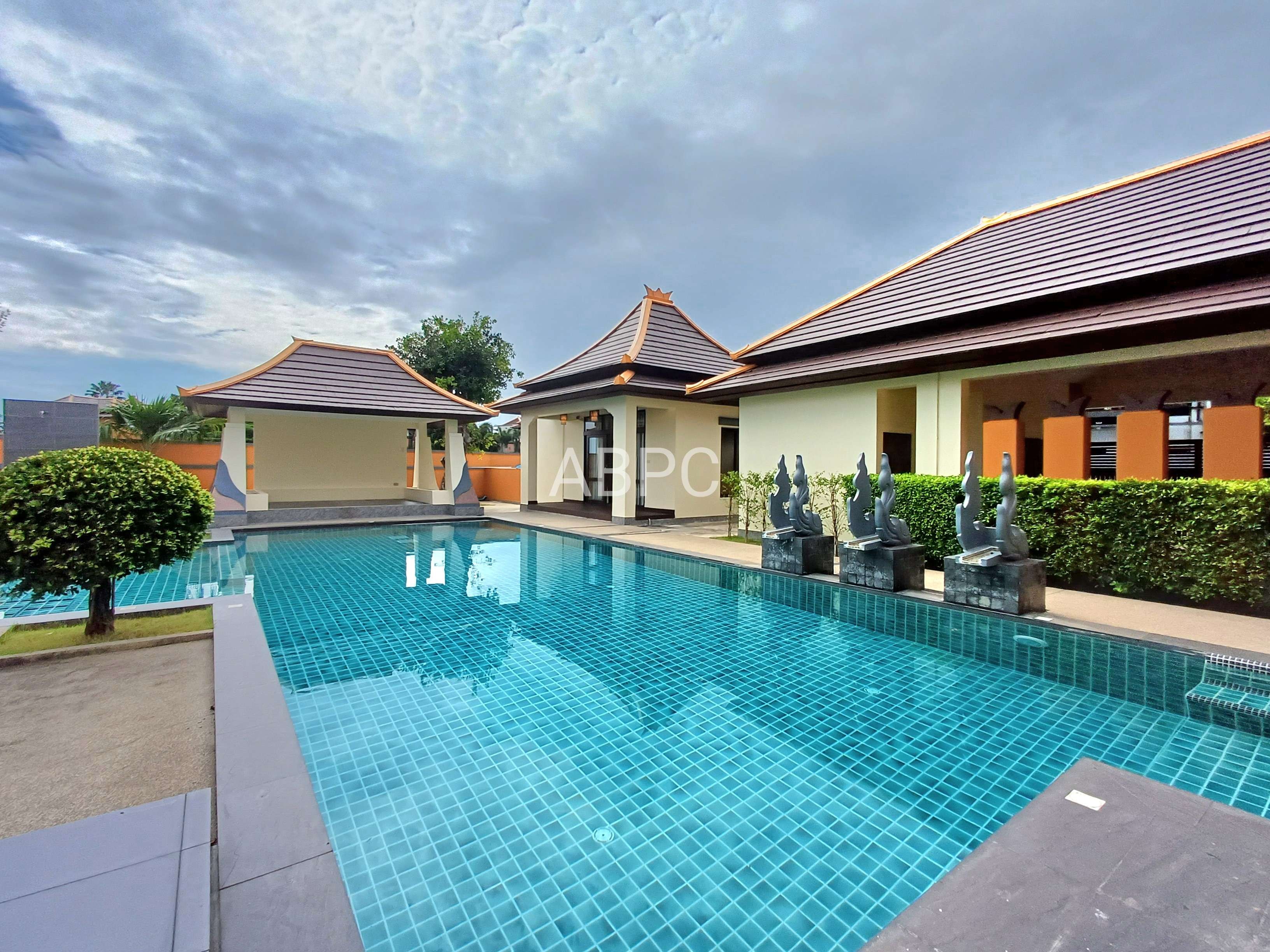 Stunning Luxury Pool Villa 5 bedrooms 5 bathrooms in East Pattaya for Sale/Rent photo 3
