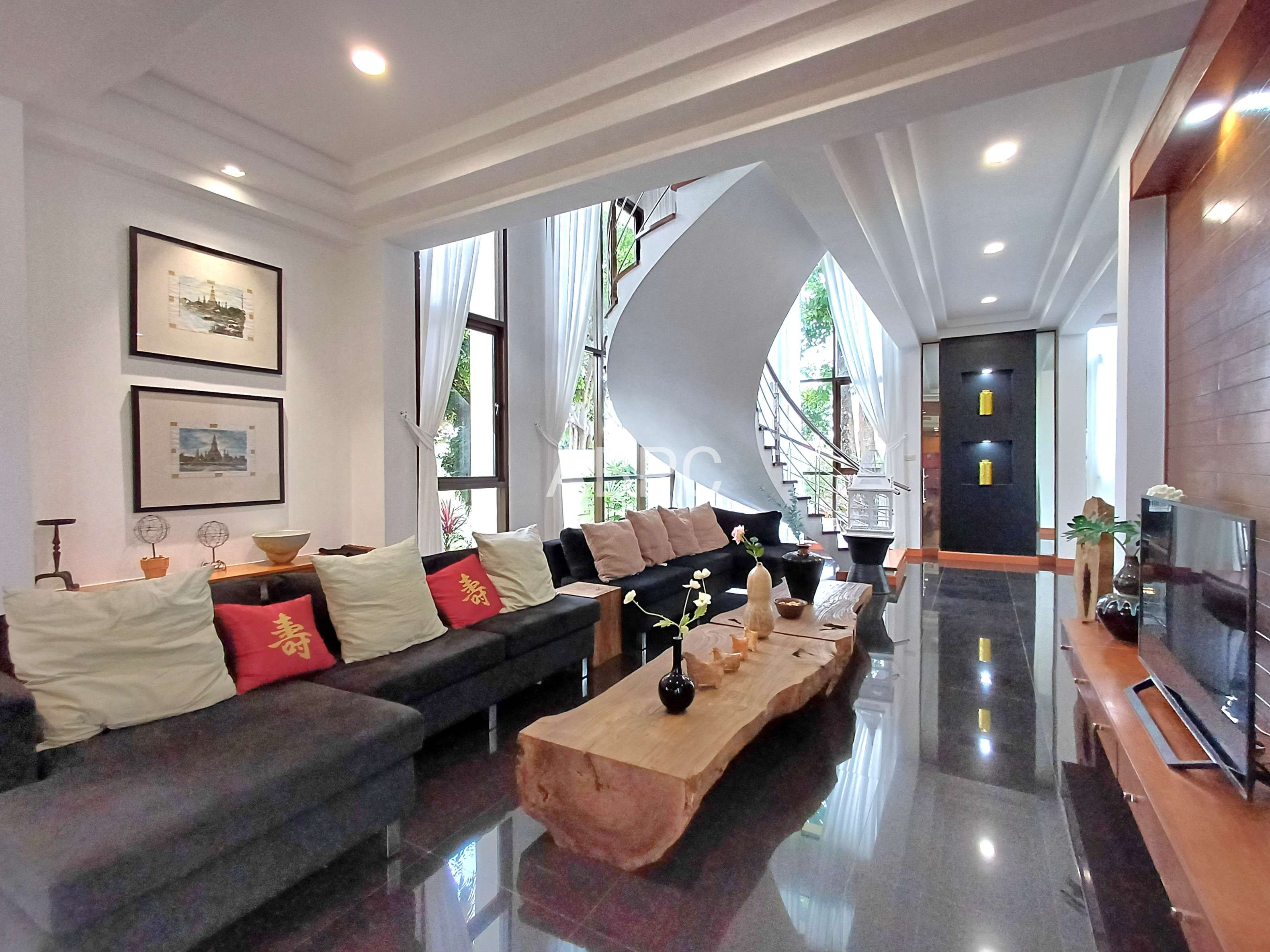Stunning Luxury Pool Villa 5 bedrooms 5 bathrooms in East Pattaya for Sale/Rent photo 17
