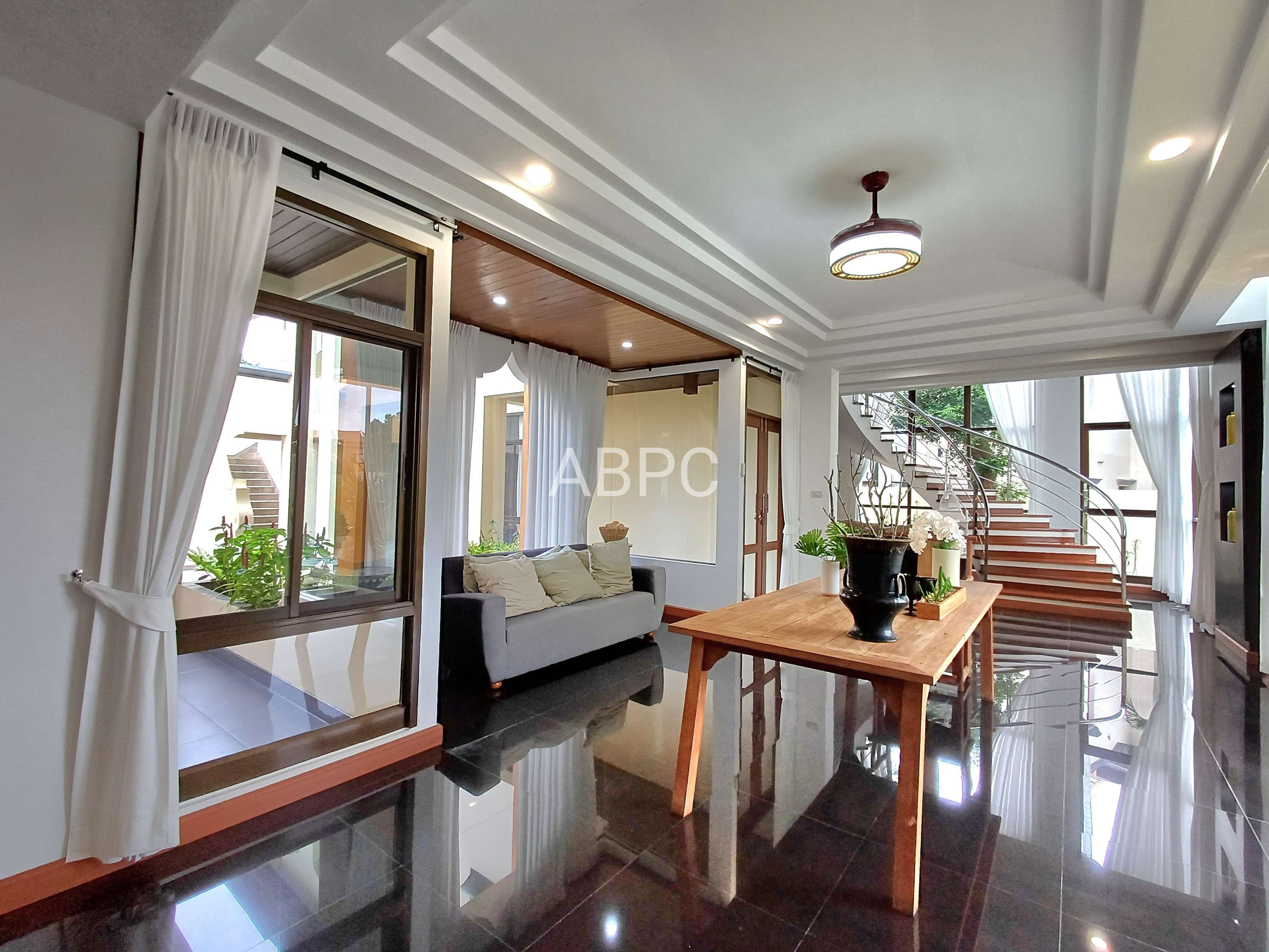 Stunning Luxury Pool Villa 5 bedrooms 5 bathrooms in East Pattaya for Sale/Rent photo 18