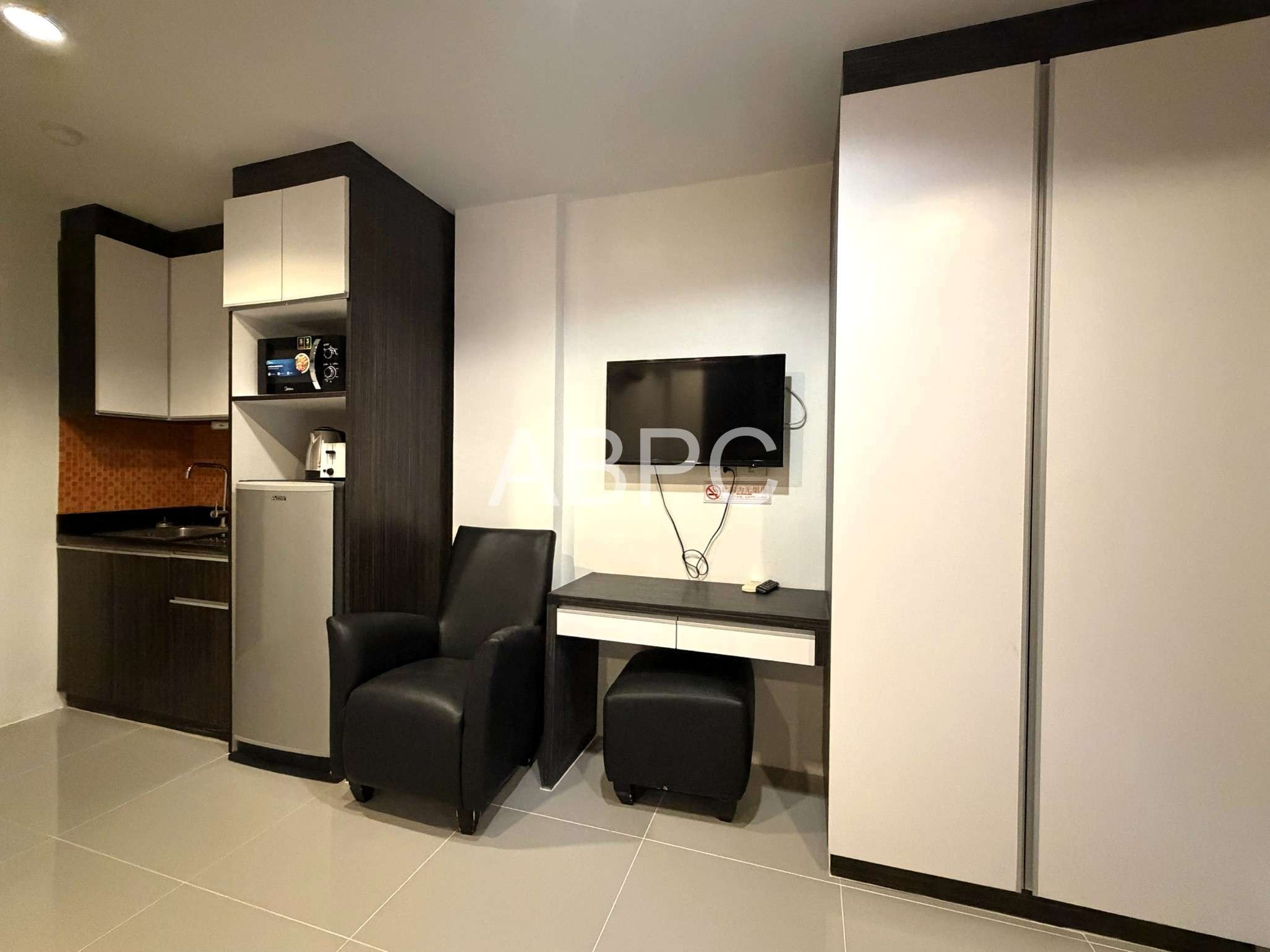 Studio Condo For Sale and Rent In Prahtamnak photo 6