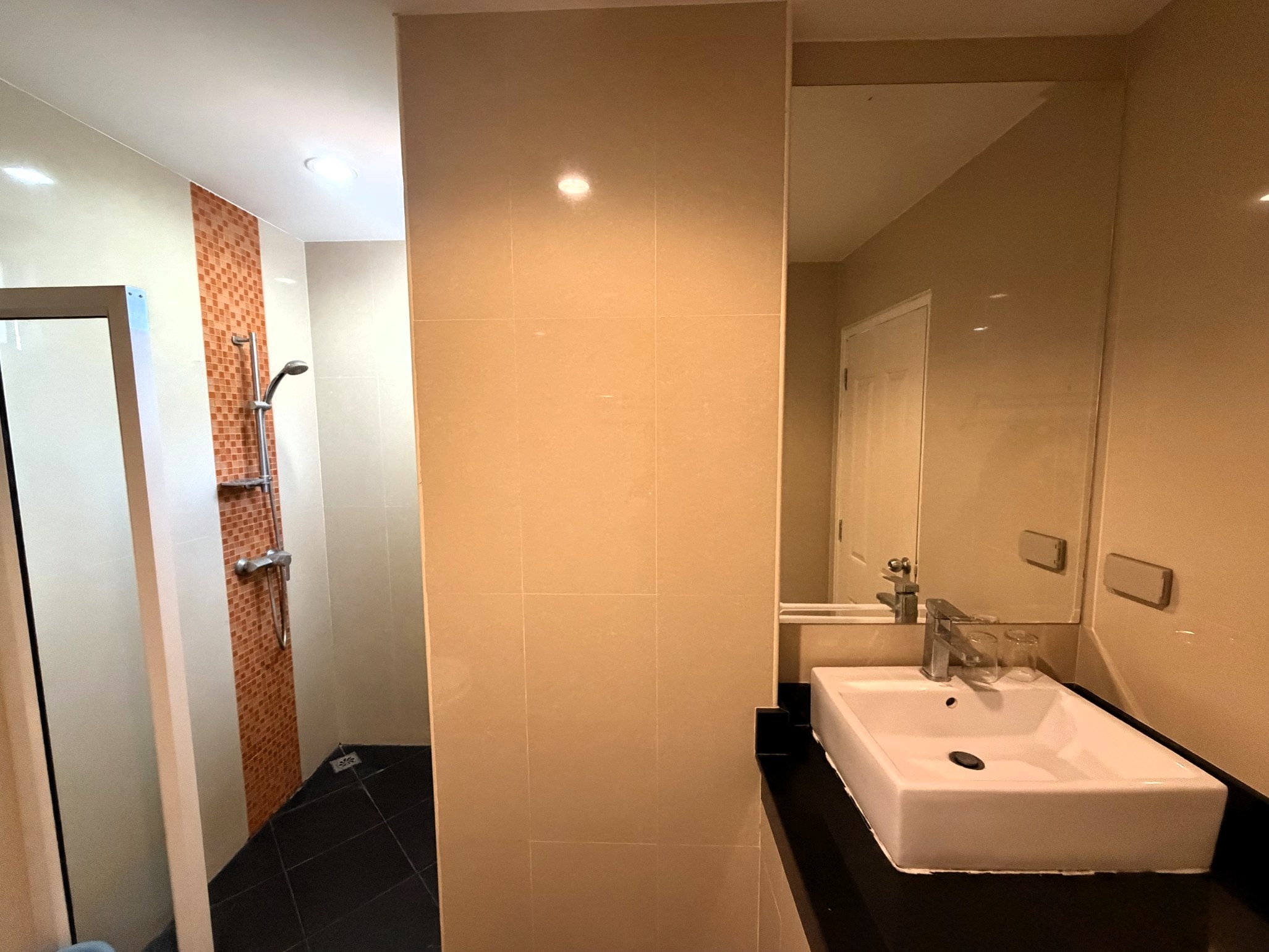 Studio Condo For Sale and Rent In Prahtamnak photo 15