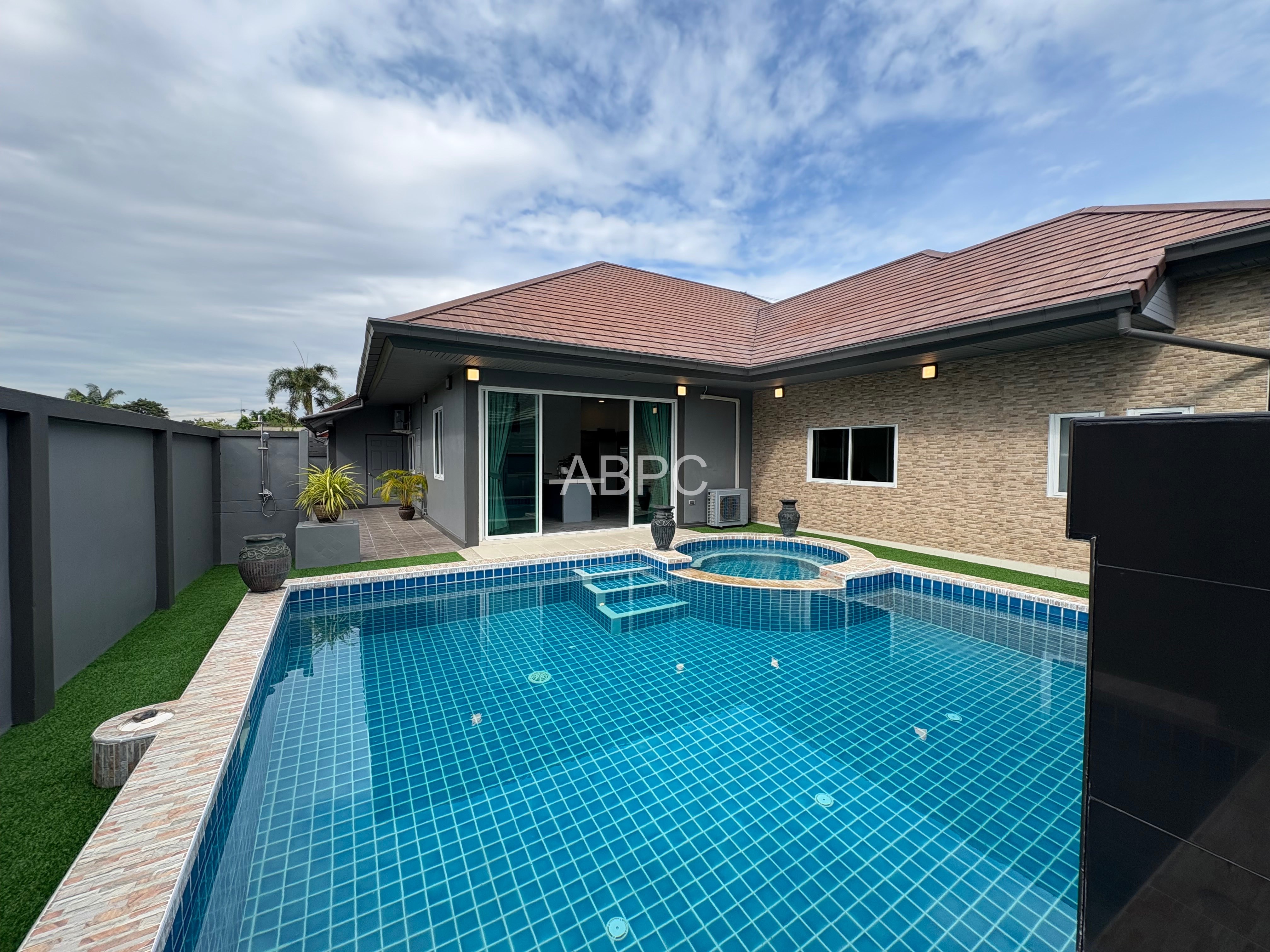 Baan Piam Mongkon Pool Villa photo 3