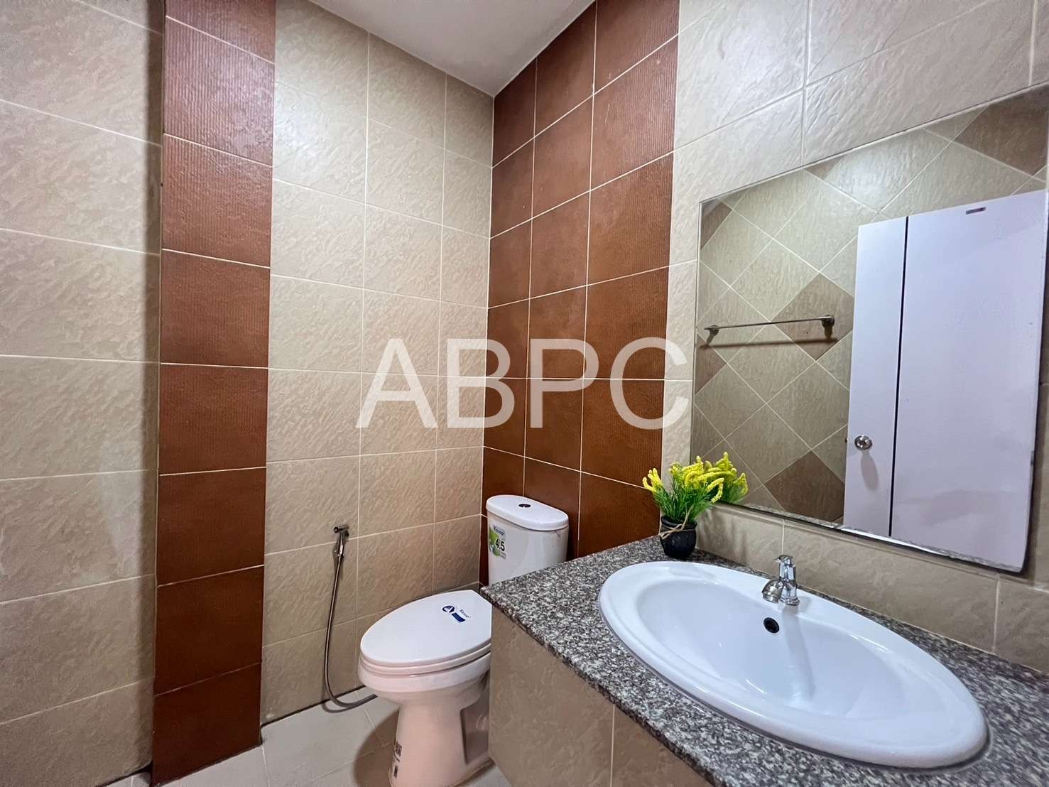 Townhouse 2 Stores 2 Bedrooms 3 Bathrooms in East Pattaya photo 12