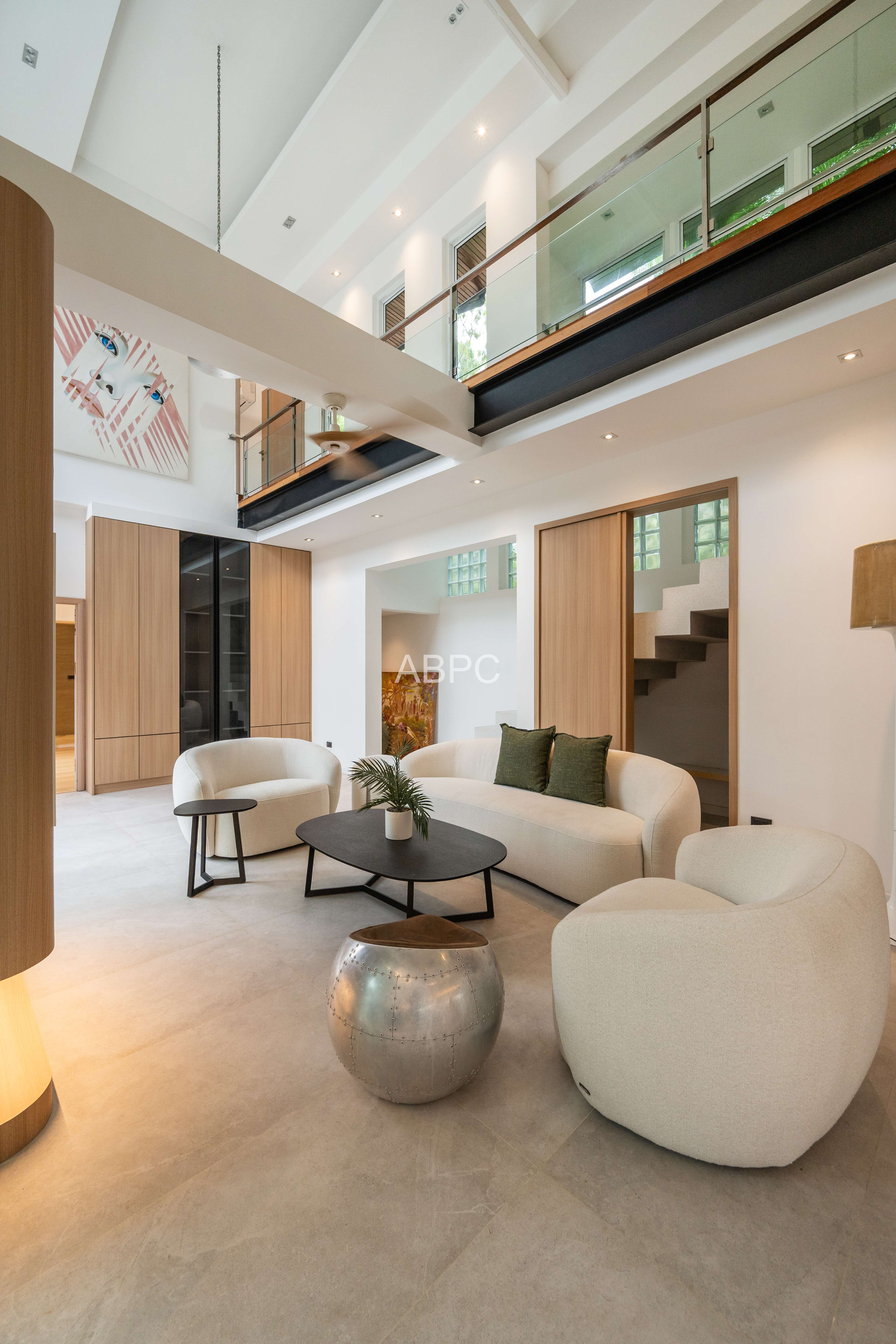 Luxurious Newly Renovated 3 Bedroom 4 Bathroom Pool Villa in Exclusive Village for Sale photo 3