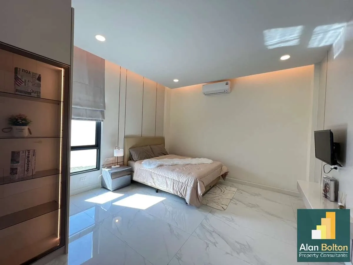Modern Villa 5 Bedrooms 6 Bathrooms in East Pattaya photo 15