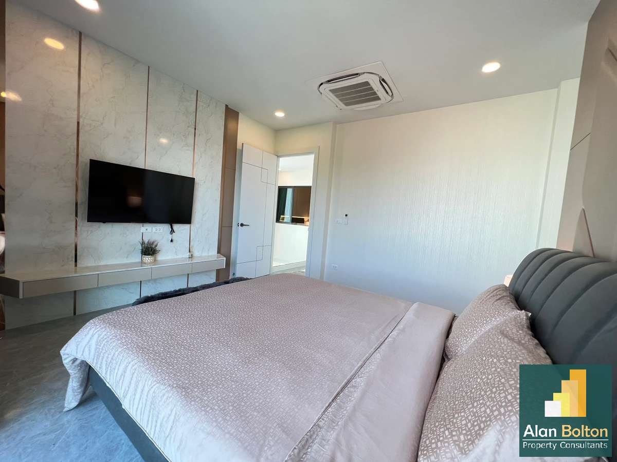 Modern Villa 5 Bedrooms 6 Bathrooms in East Pattaya photo 12