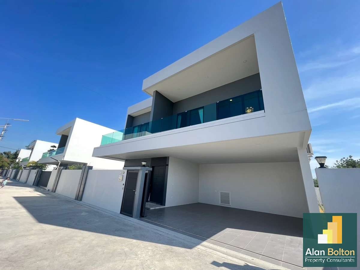 Modern Villa 5 Bedrooms 6 Bathrooms in East Pattaya photo 3