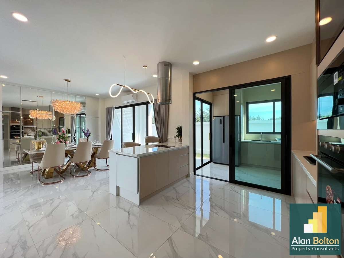 Modern Villa 5 Bedrooms 6 Bathrooms in East Pattaya photo 8