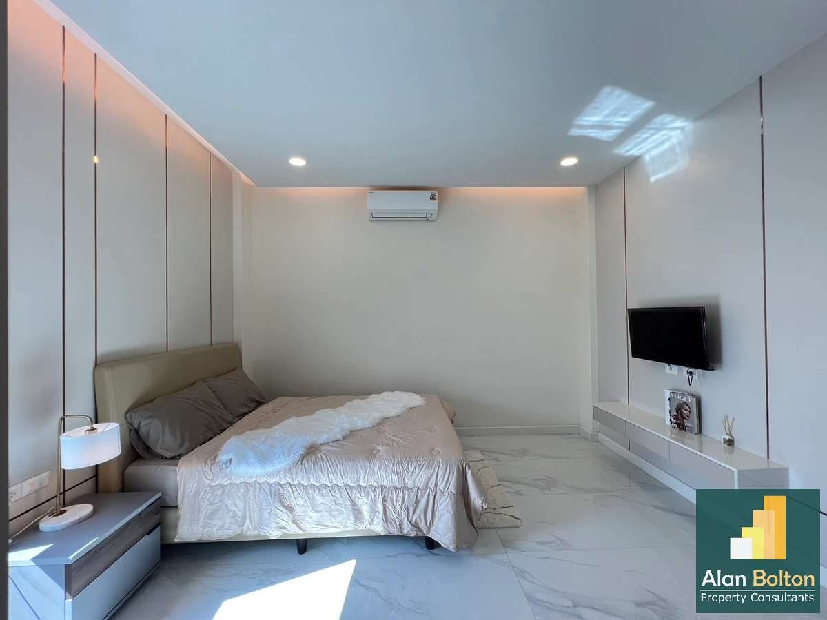 Modern Villa 5 Bedrooms 6 Bathrooms in East Pattaya photo 14