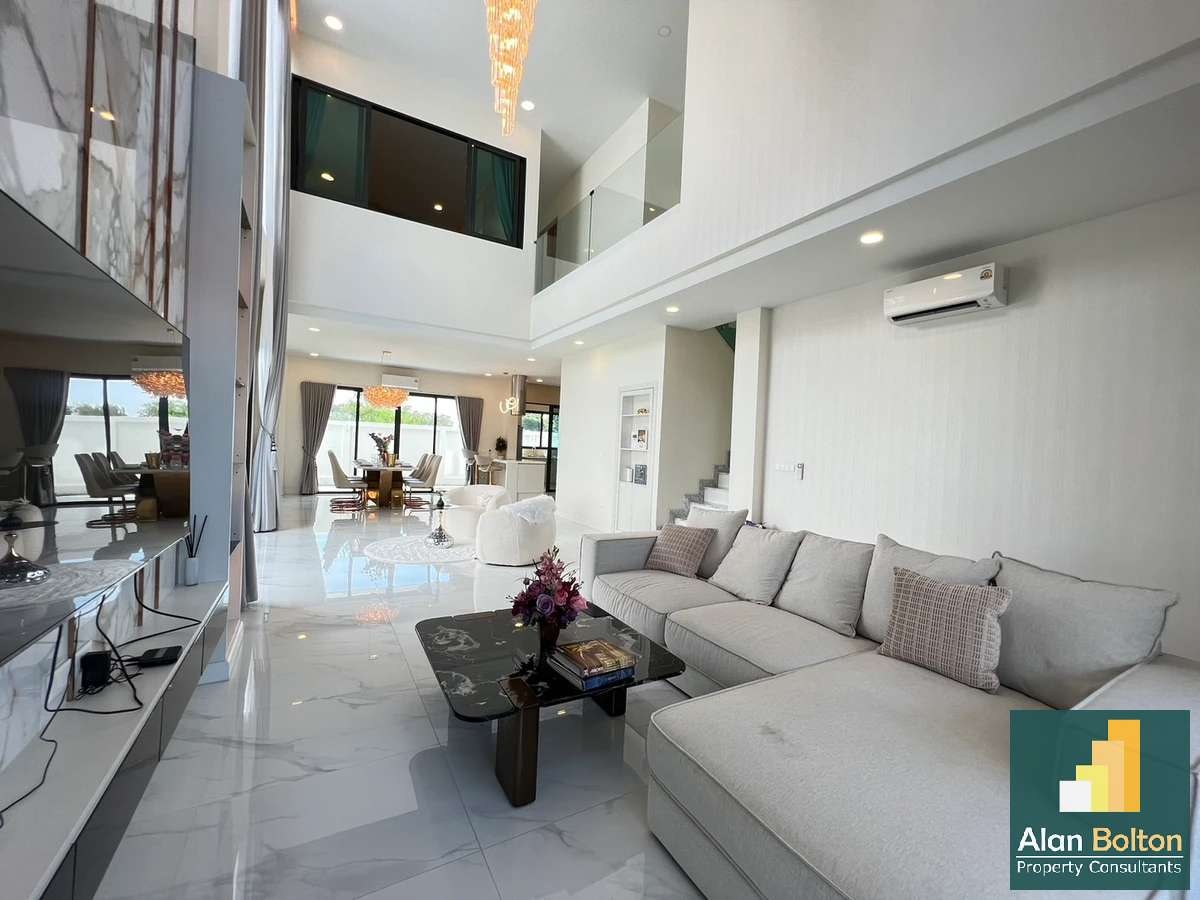 Modern Villa 5 Bedrooms 6 Bathrooms in East Pattaya photo 4