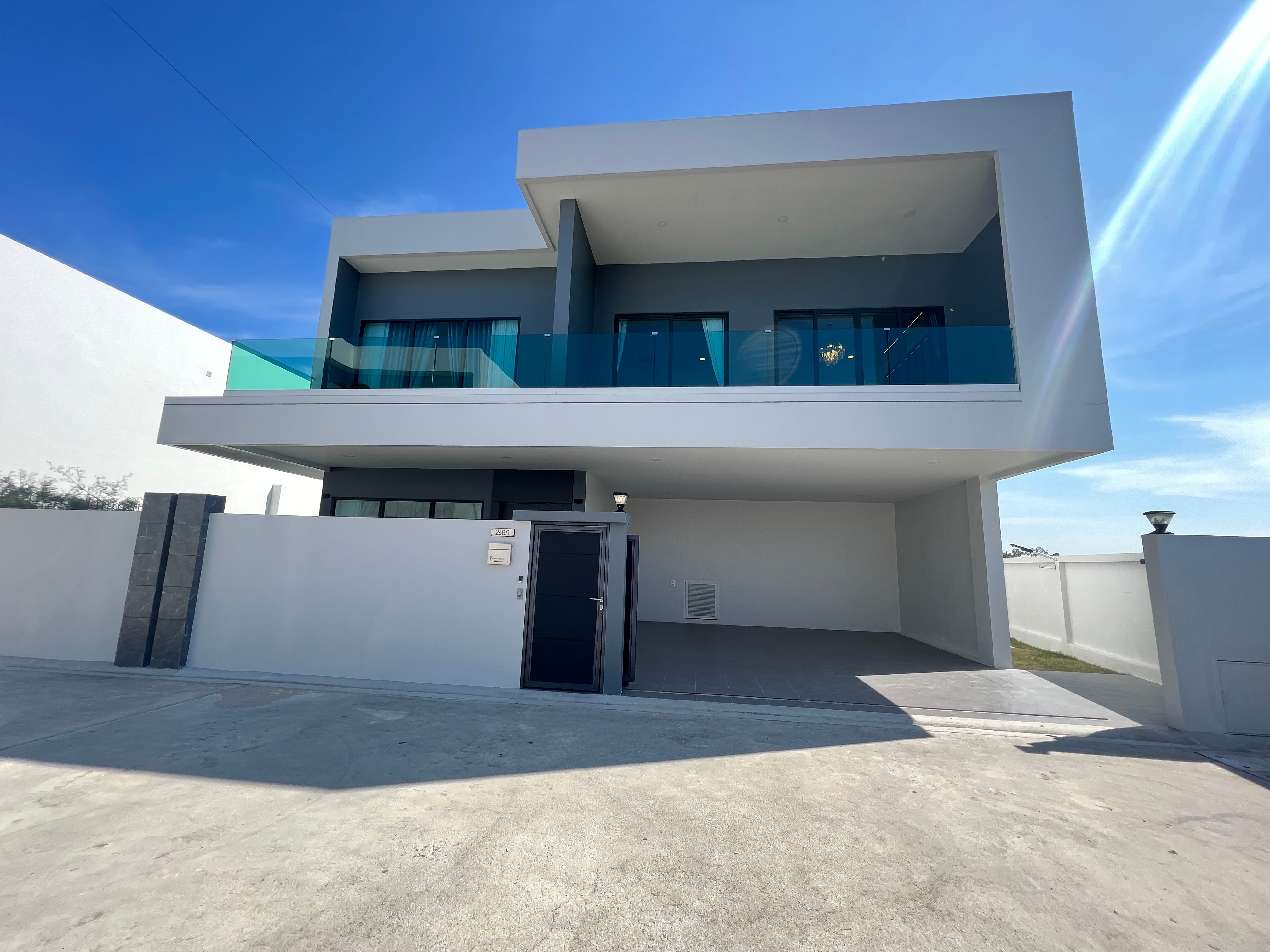 Modern Villa 5 Bedrooms 6 Bathrooms in East Pattaya