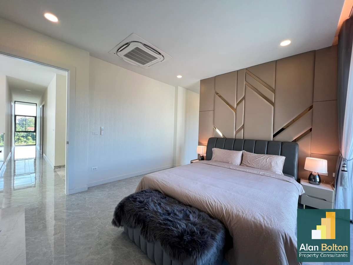 Modern Villa 5 Bedrooms 6 Bathrooms in East Pattaya photo 10