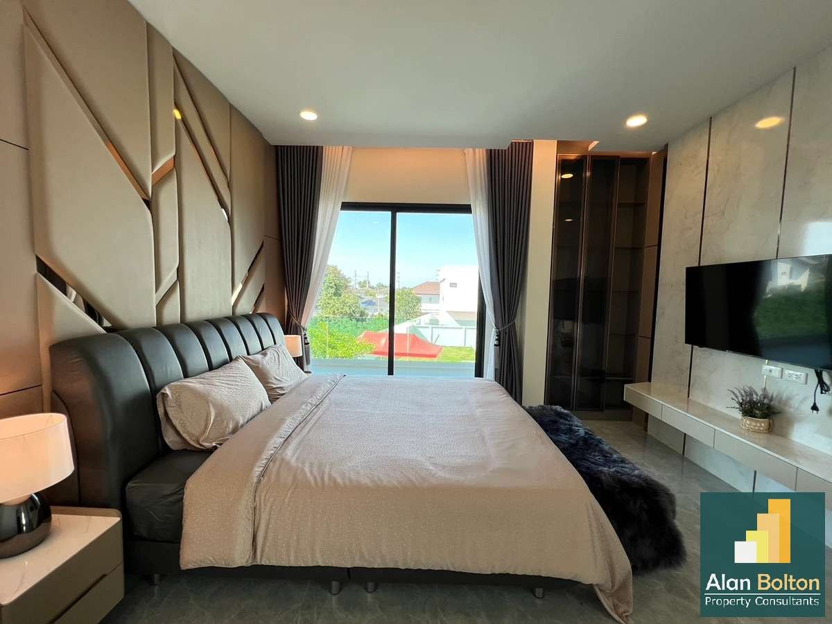 Modern Villa 5 Bedrooms 6 Bathrooms in East Pattaya photo 11
