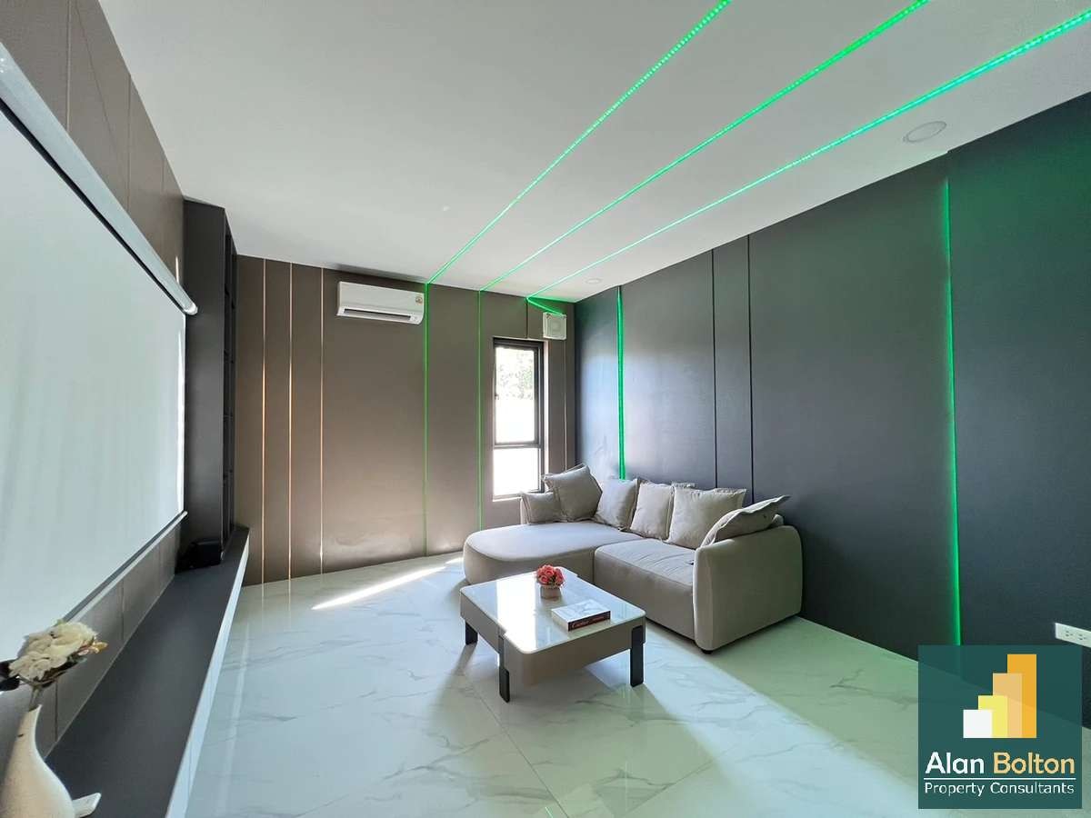 Modern Villa 5 Bedrooms 6 Bathrooms in East Pattaya photo 17