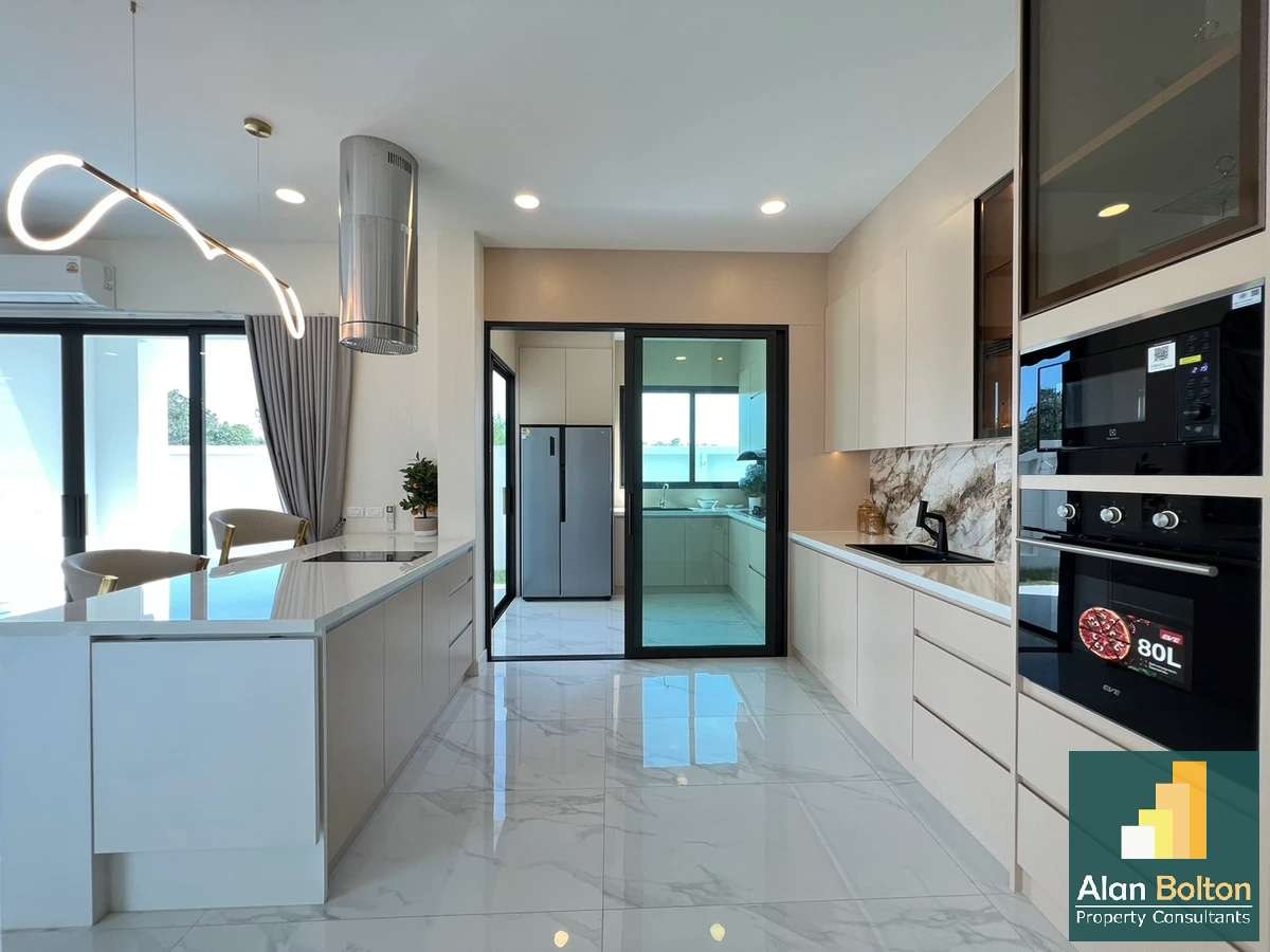 Modern Villa 5 Bedrooms 6 Bathrooms in East Pattaya photo 5