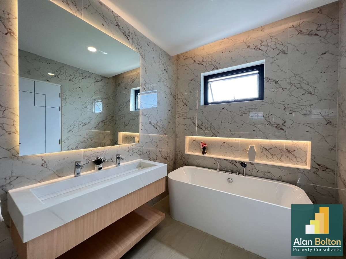 Modern Villa 5 Bedrooms 6 Bathrooms in East Pattaya photo 18