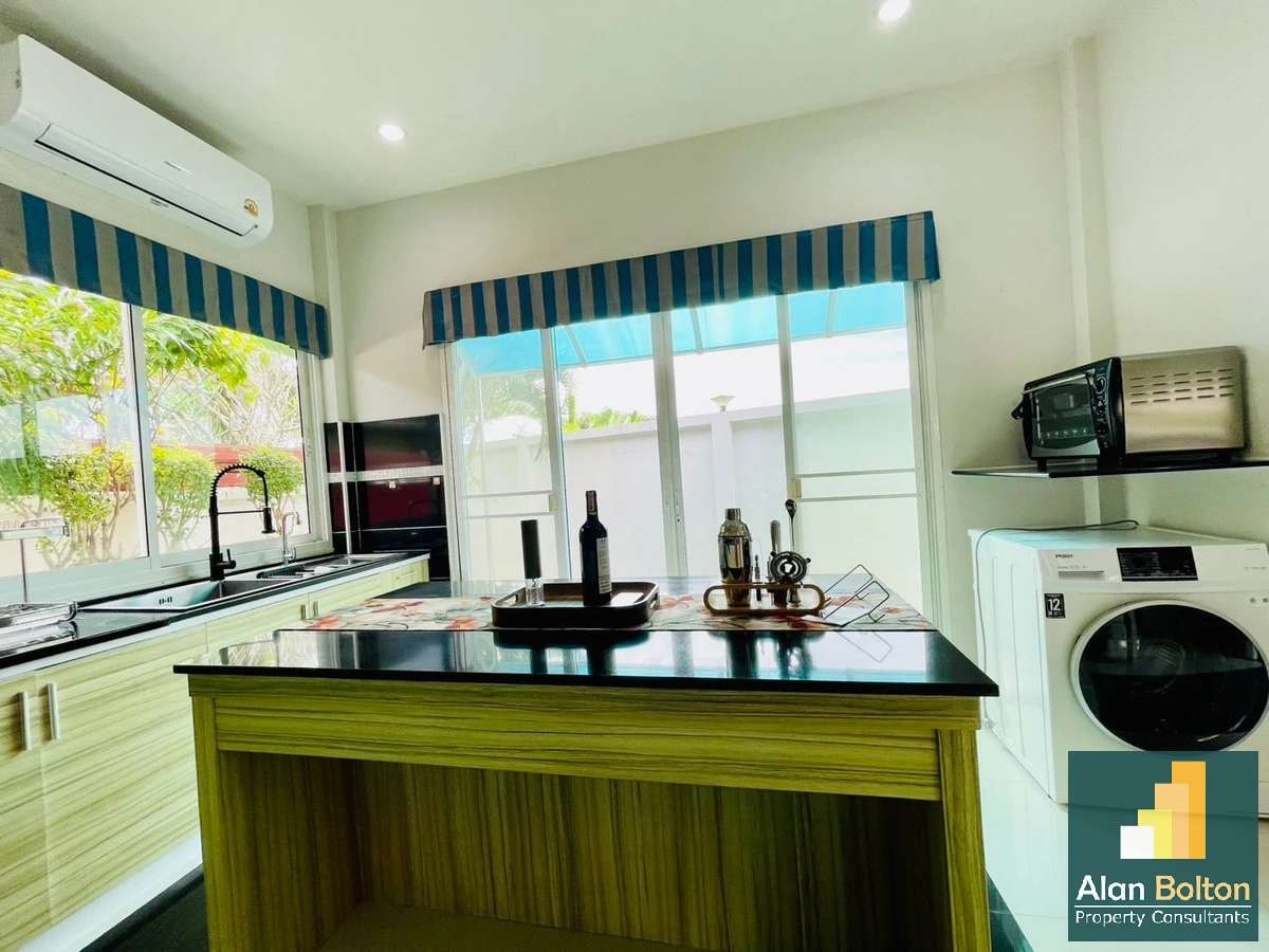 Stylishly Furnished 3 Bedroom 2 Bathroom Pool Villa In Secure Gated Community in Huay Yai photo 9