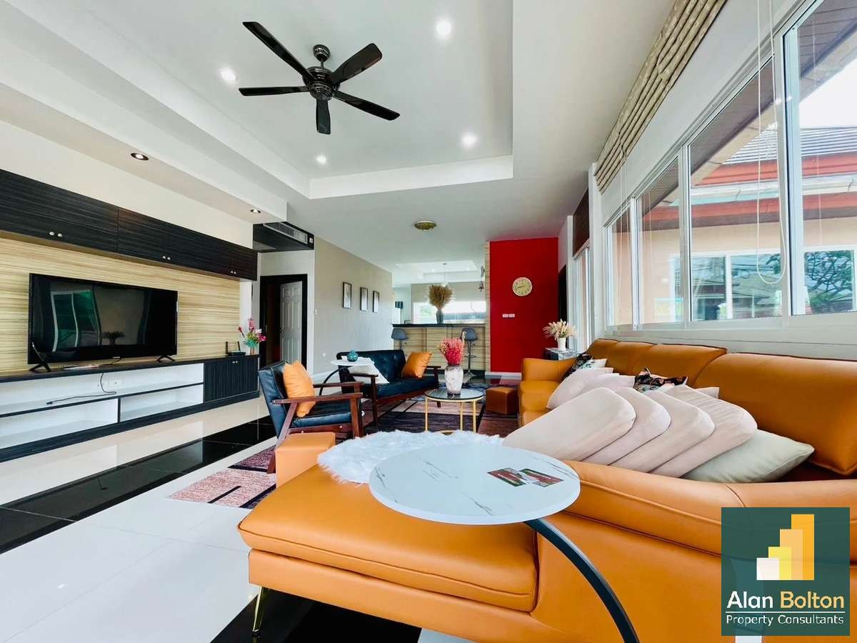 Stylishly Furnished 3 Bedroom 2 Bathroom Pool Villa In Secure Gated Community in Huay Yai photo 6