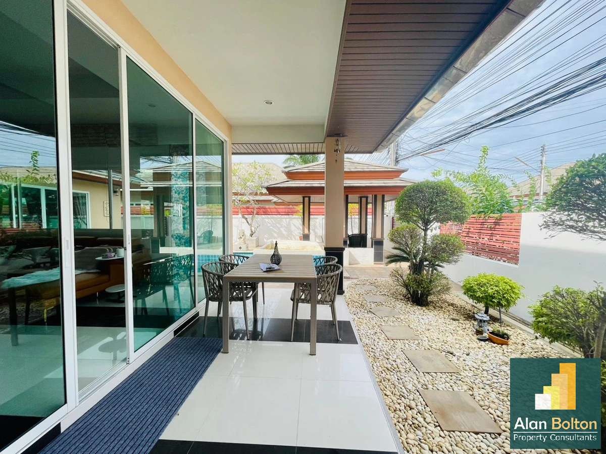 Stylishly Furnished 3 Bedroom 2 Bathroom Pool Villa In Secure Gated Community in Huay Yai photo 4