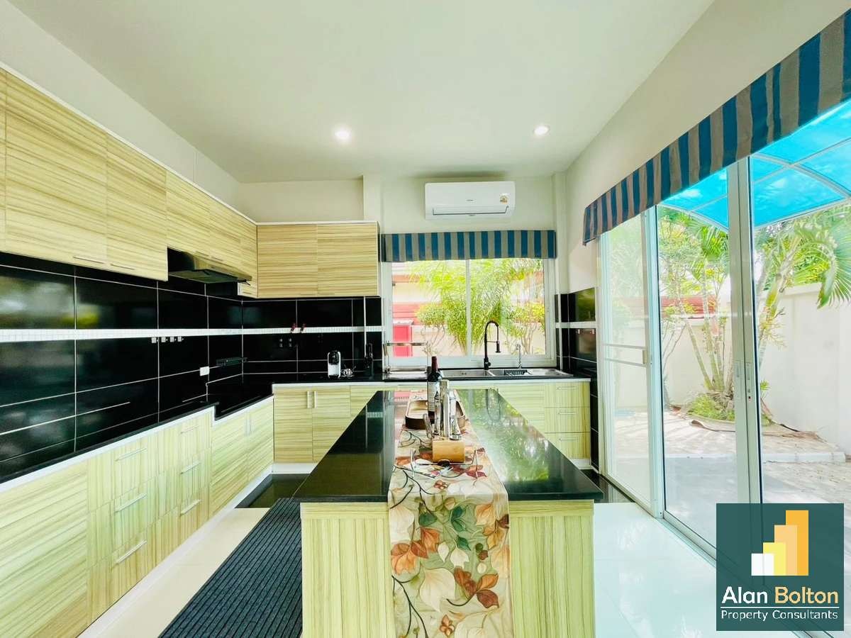 Stylishly Furnished 3 Bedroom 2 Bathroom Pool Villa In Secure Gated Community in Huay Yai photo 8