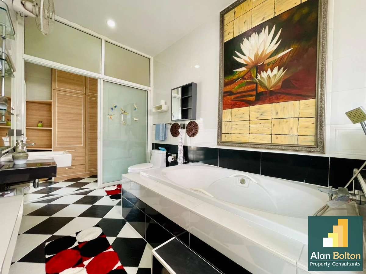 Stylishly Furnished 3 Bedroom 2 Bathroom Pool Villa In Secure Gated Community in Huay Yai photo 15