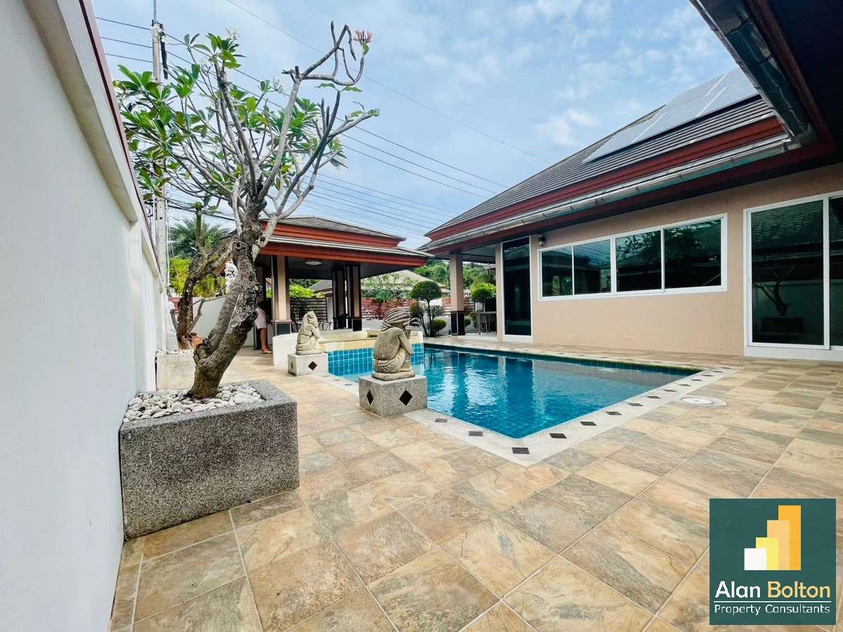 Stylishly Furnished 3 Bedroom 2 Bathroom Pool Villa In Secure Gated Community in Huay Yai photo 3