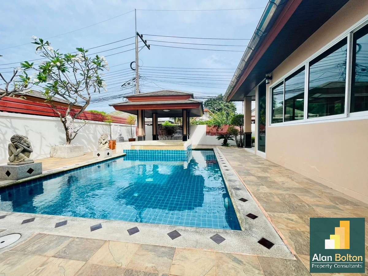 Stylishly Furnished 3 Bedroom 2 Bathroom Pool Villa In Secure Gated Community in Huay Yai photo 2