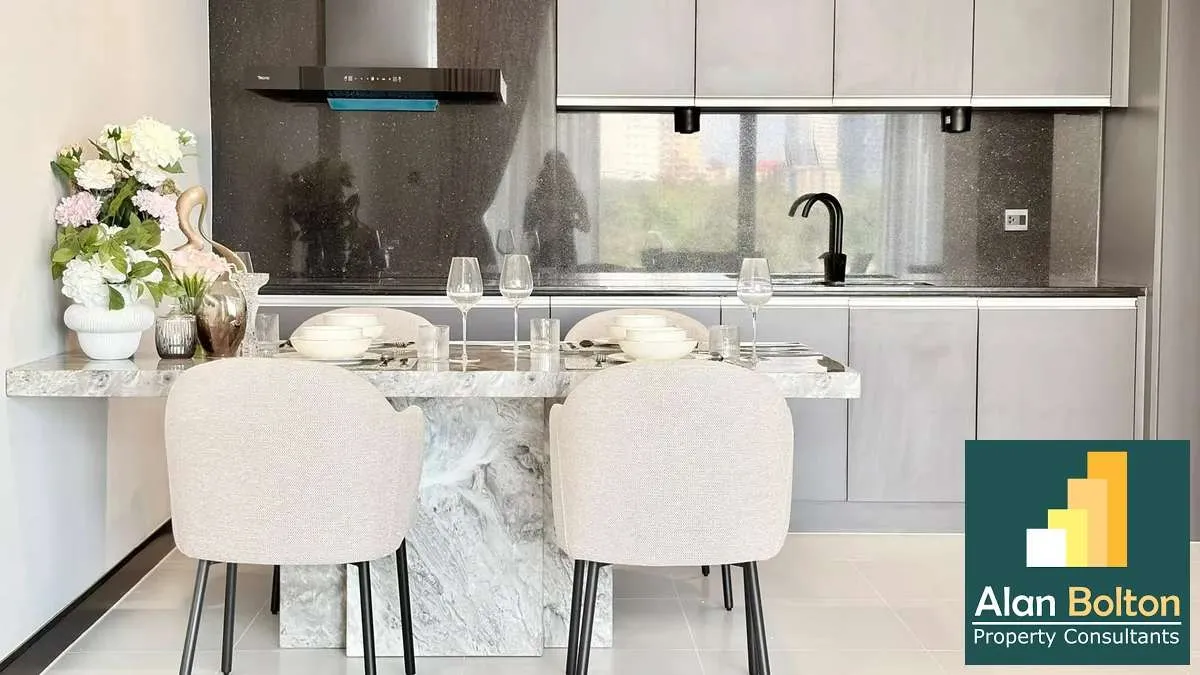 Beachfront 2 Bedroom Condo For sale IN Wongamat photo 2