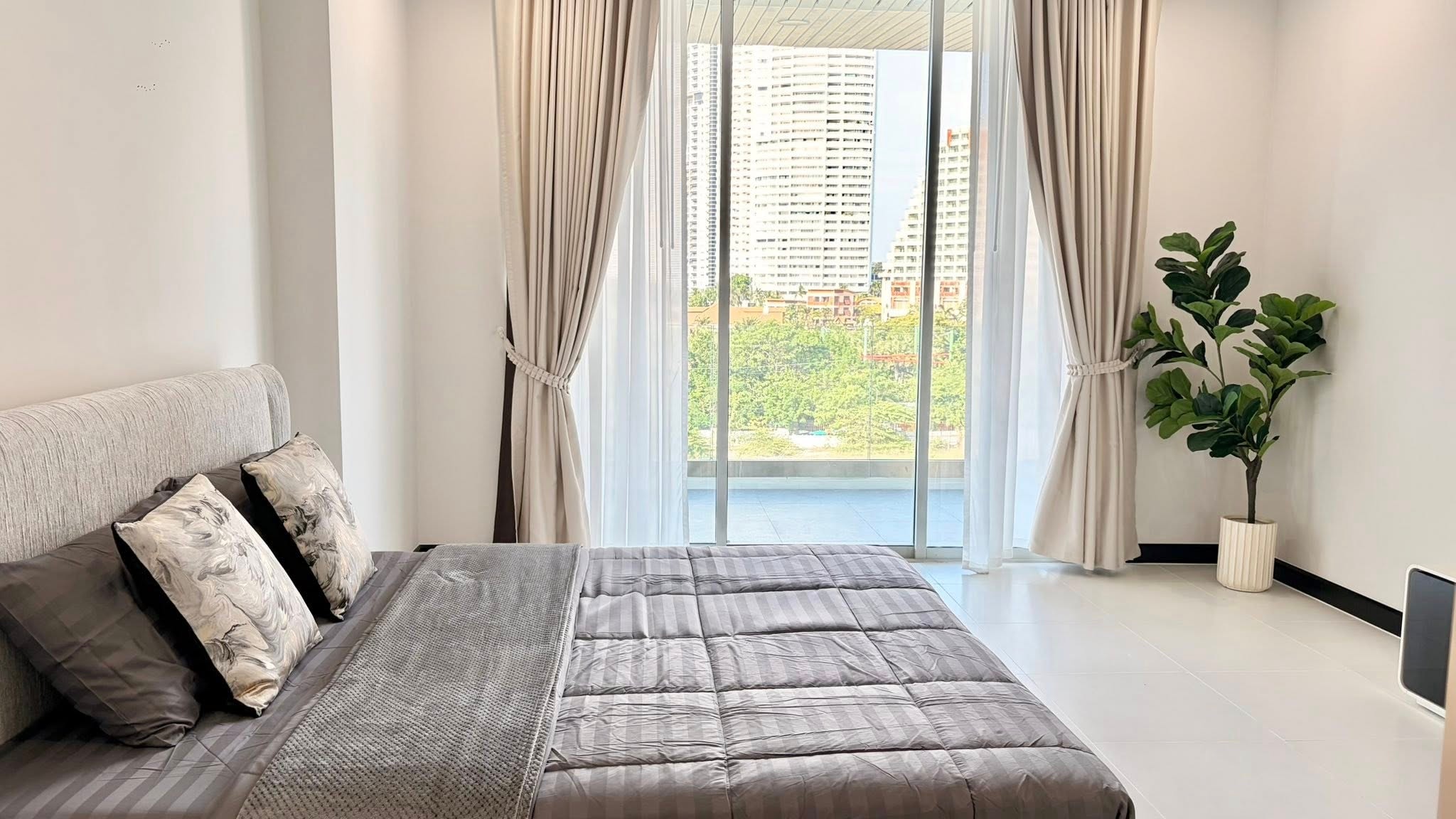 Beachfront 2 Bedroom Condo For sale IN Wongamat photo 14