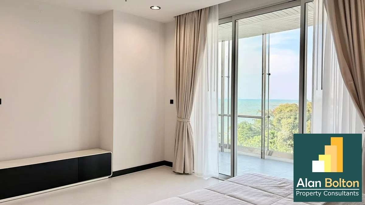 Beachfront 2 Bedroom Condo For sale IN Wongamat photo 5