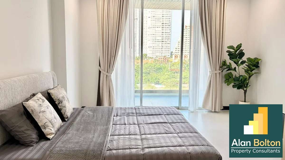 Beachfront 2 Bedroom Condo For sale IN Wongamat photo 6