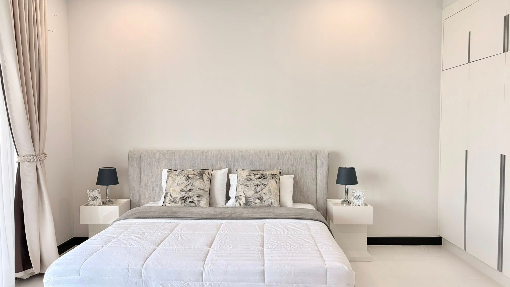 Beachfront 2 Bedroom Condo For sale IN Wongamat photo 13