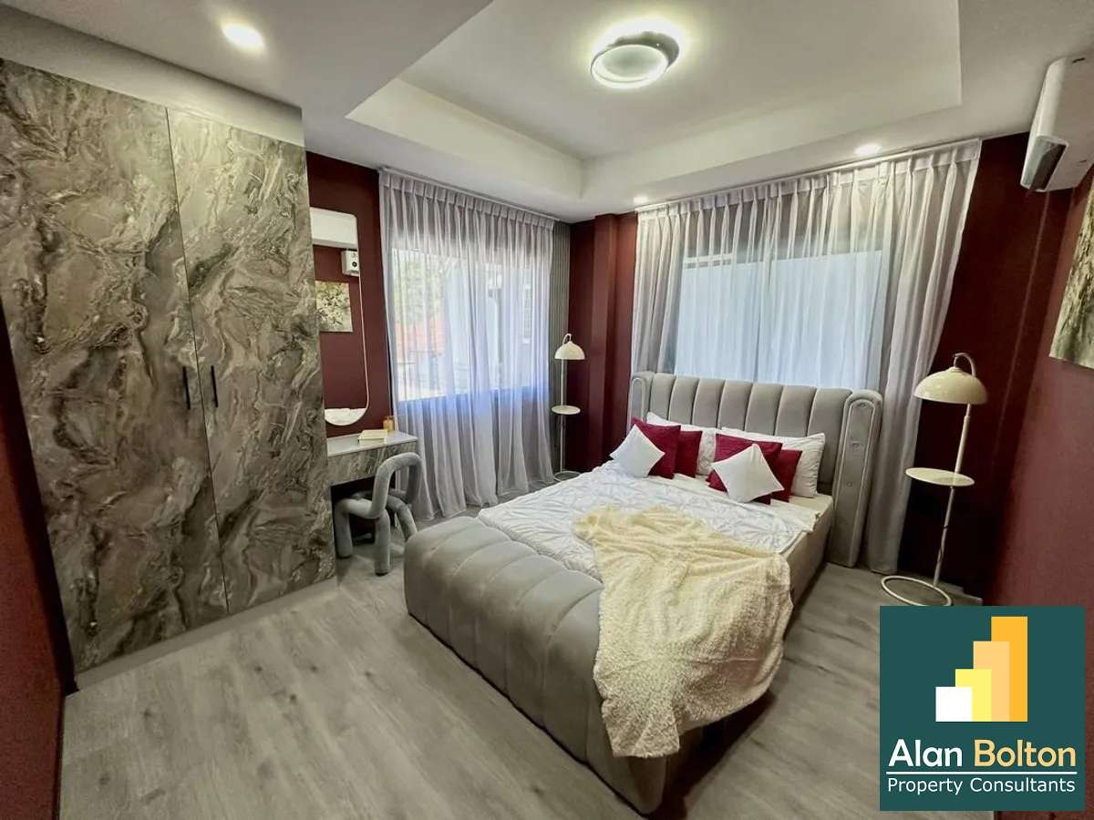 5 Bedroom 4 Bathroom Pool Villa in East Pattaya Village photo 16