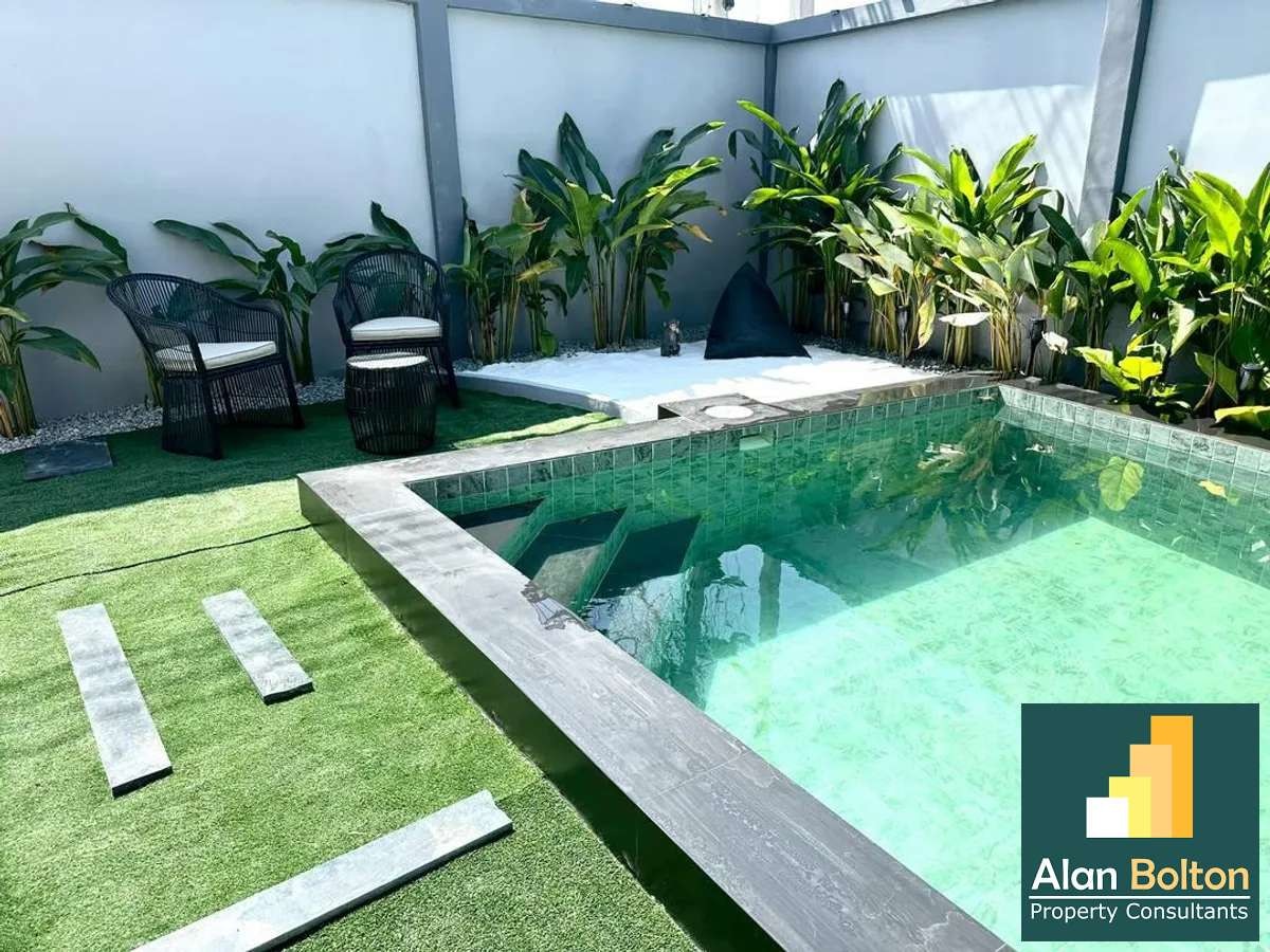 5 Bedroom 4 Bathroom Pool Villa in East Pattaya Village photo 9
