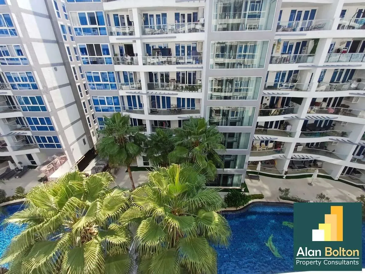 Swimming Pool View 1 bedroom 1 bathroom in Grand Avenue for Rent