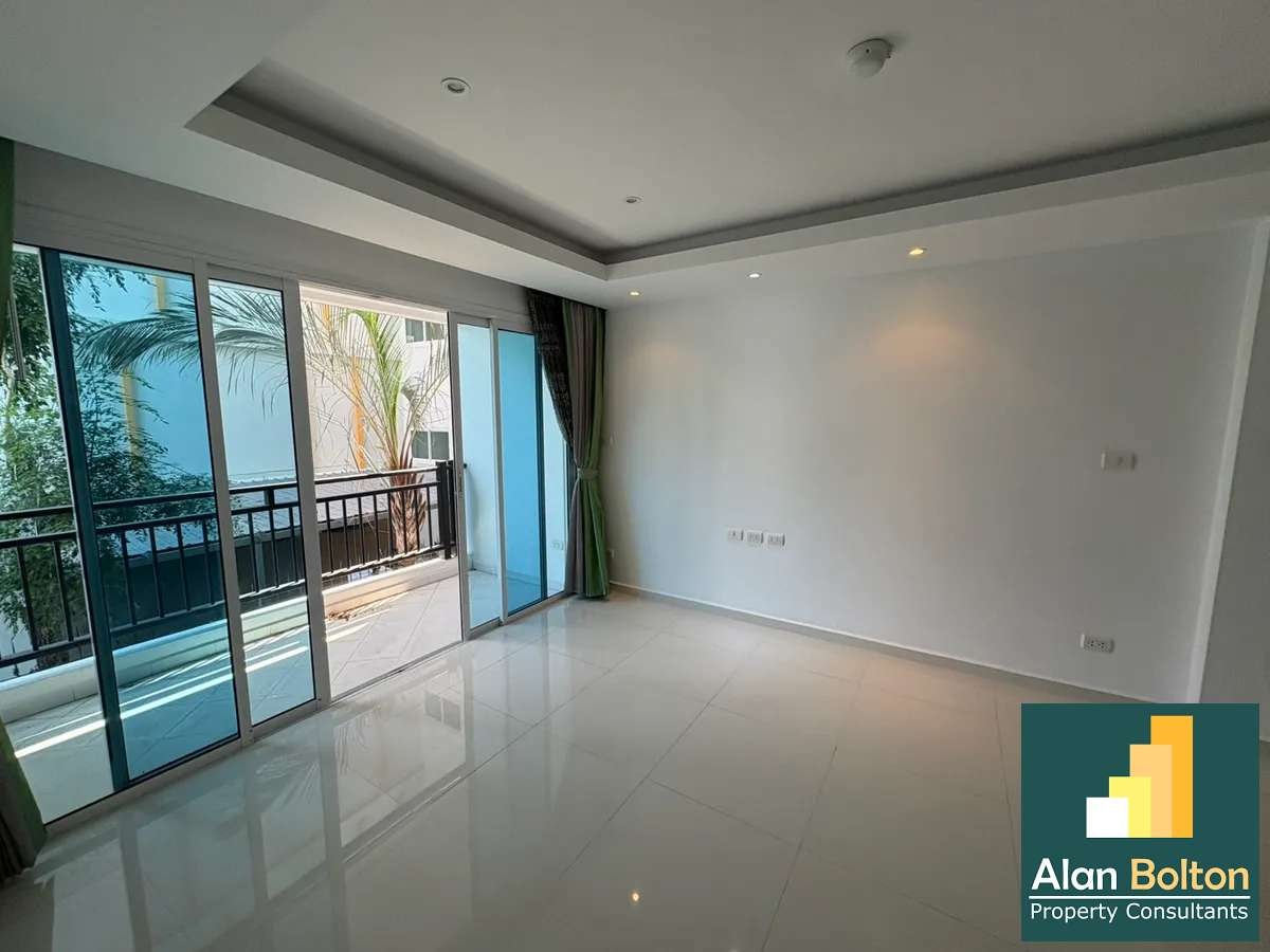 Great Value Central Pattaya Studio In Popular Soi 15 Condo photo 4