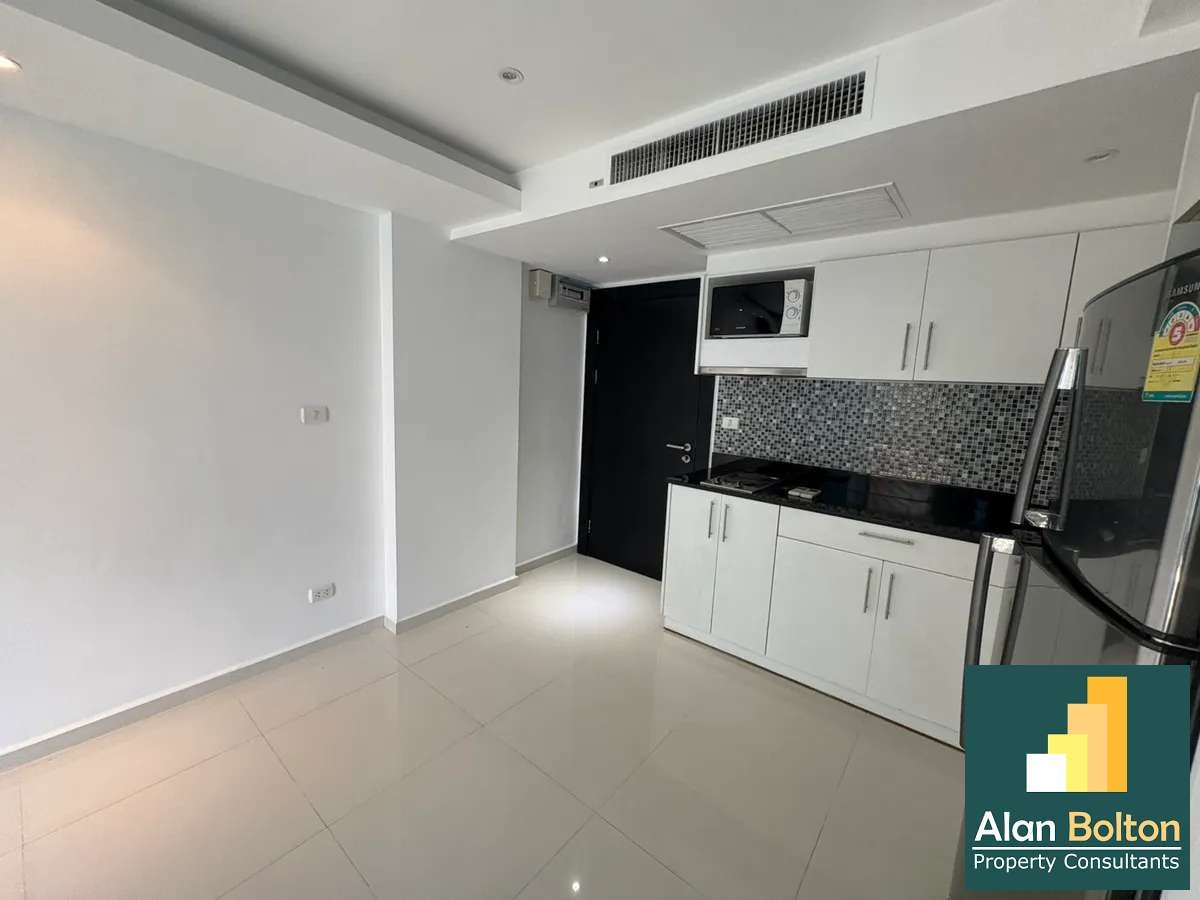 Great Value Central Pattaya Studio In Popular Soi 15 Condo photo 10