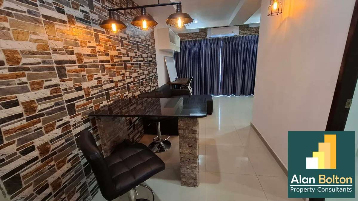 Renovated 1 Bedroom with view & large balcony-Beach & Mountain Condo photo 12